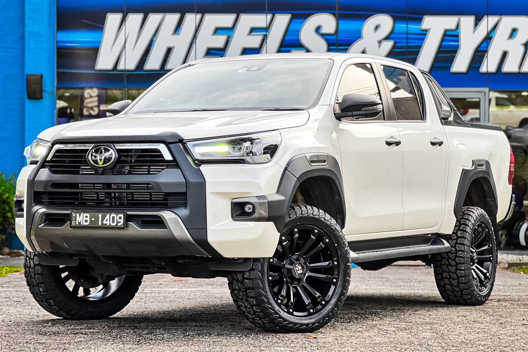 Toyota Hilux Hussla Ambush Matte Black Wheel