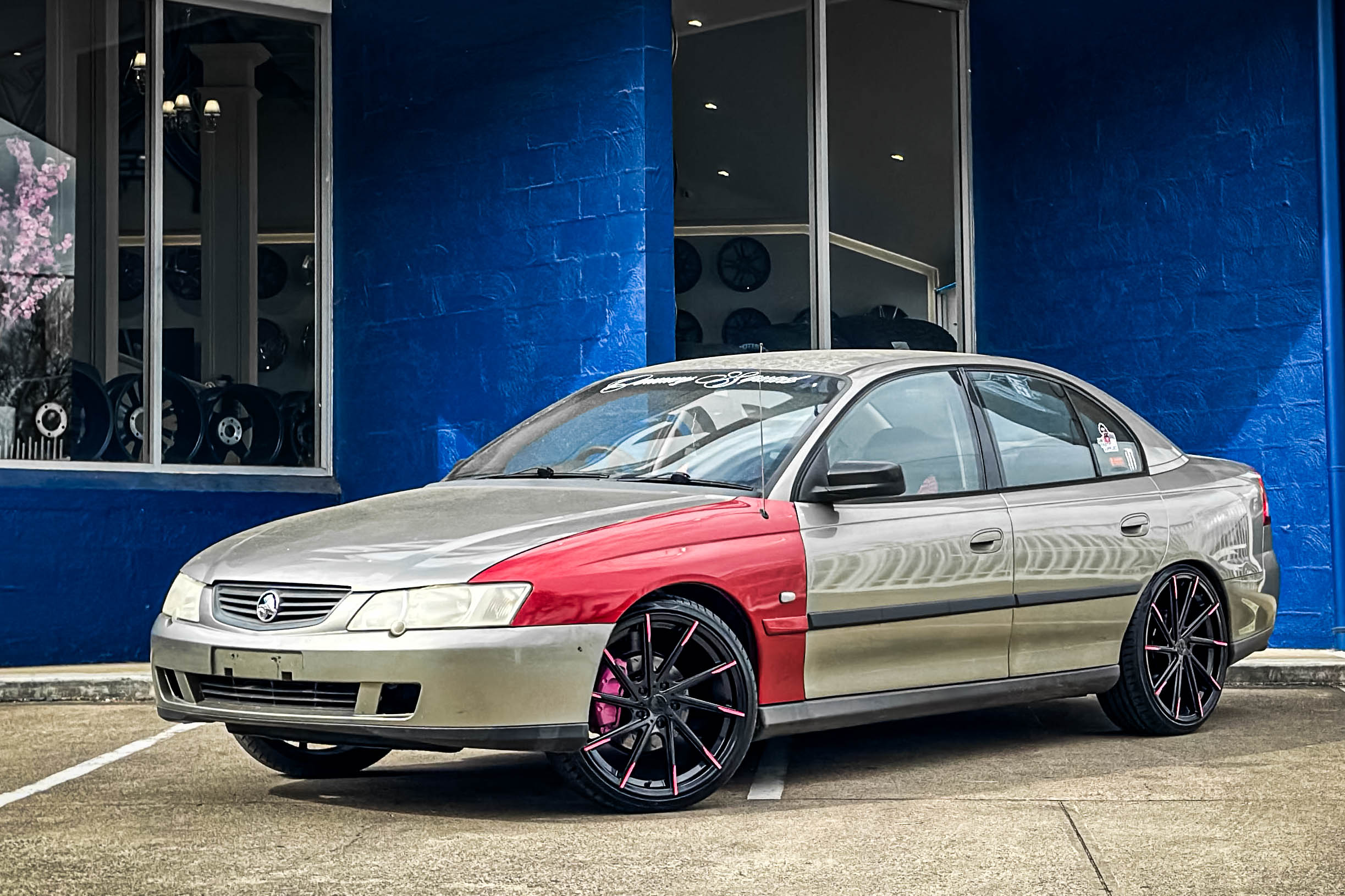 Holden Commodore Hussla Alz Gloss Black Bright Pink Tips Wheel