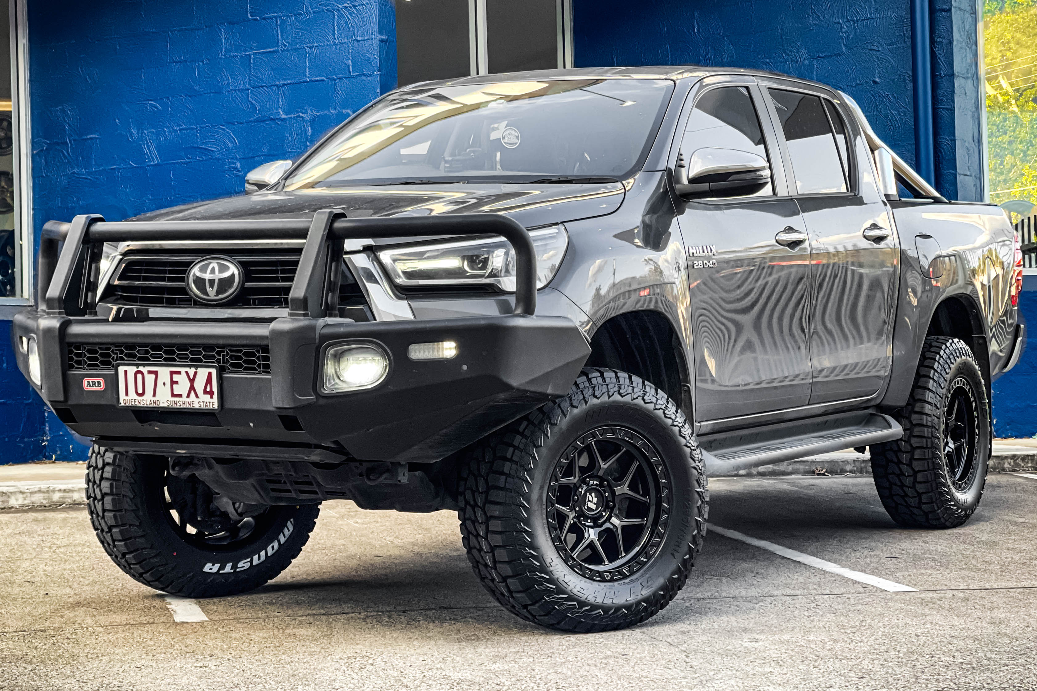 Toyota Hilux Hussla General Gloss Black Dark Tint Wheel