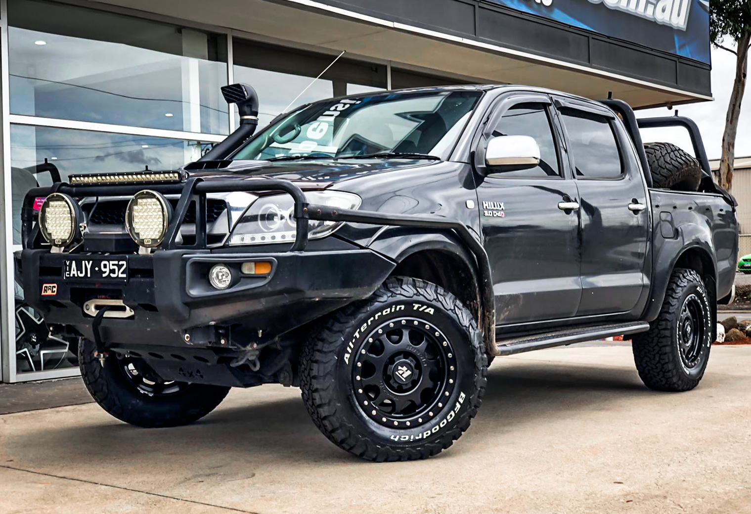 TOYOTA HILUX HUSSLA RAPTOR MATTE BLACK 3111