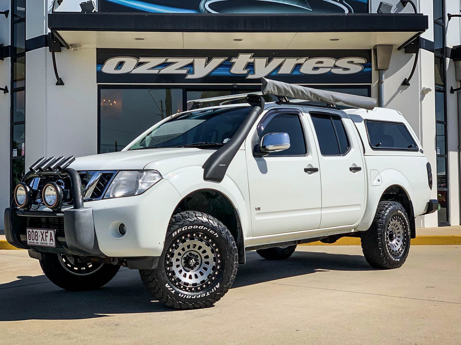 Nissan Navara Hussla Strikeforce Matte Grey