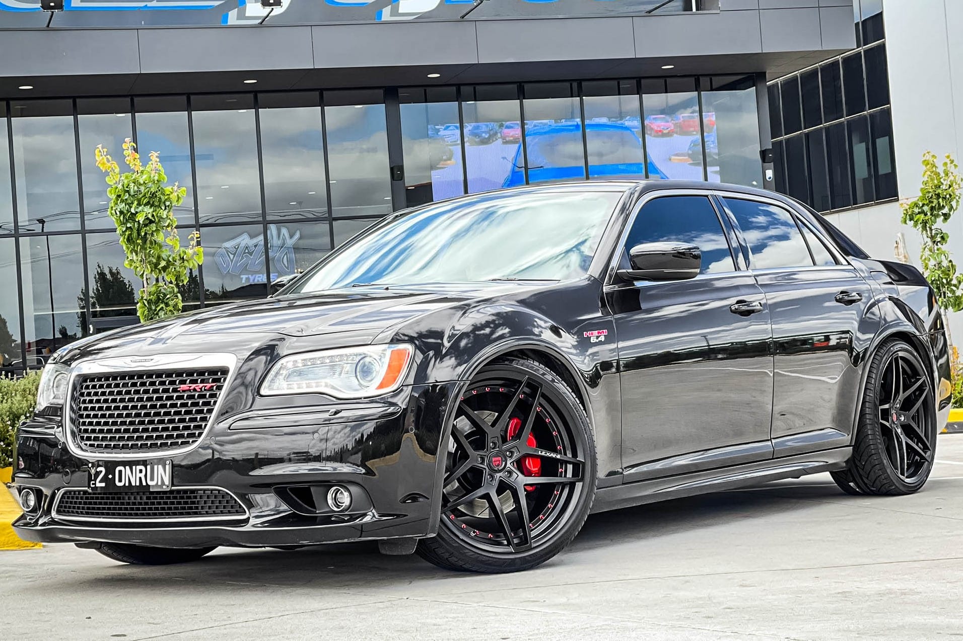 chrysler 300c srt-8 lexani spike satin black red rivets wheel #10128