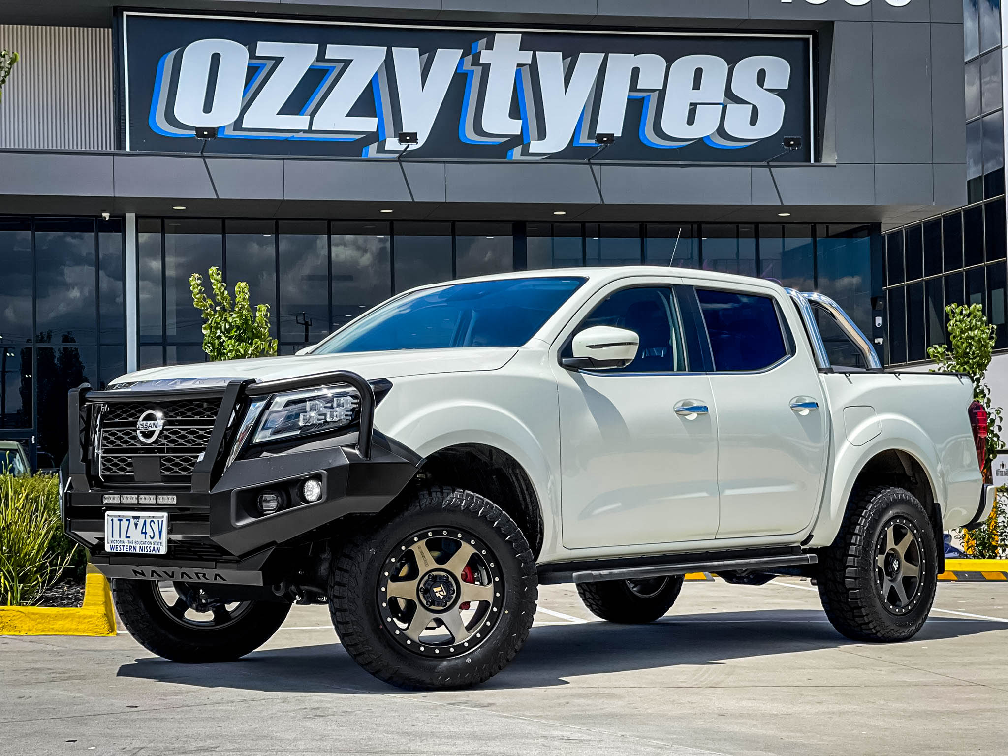 NISSAN_NAVARA_HUSSLA_SPITFIRE_MATTE_BRONZE_BLACK_LIP_CHROME_BOLTS_18_MONSTA_HYBRID_RT4.jpg