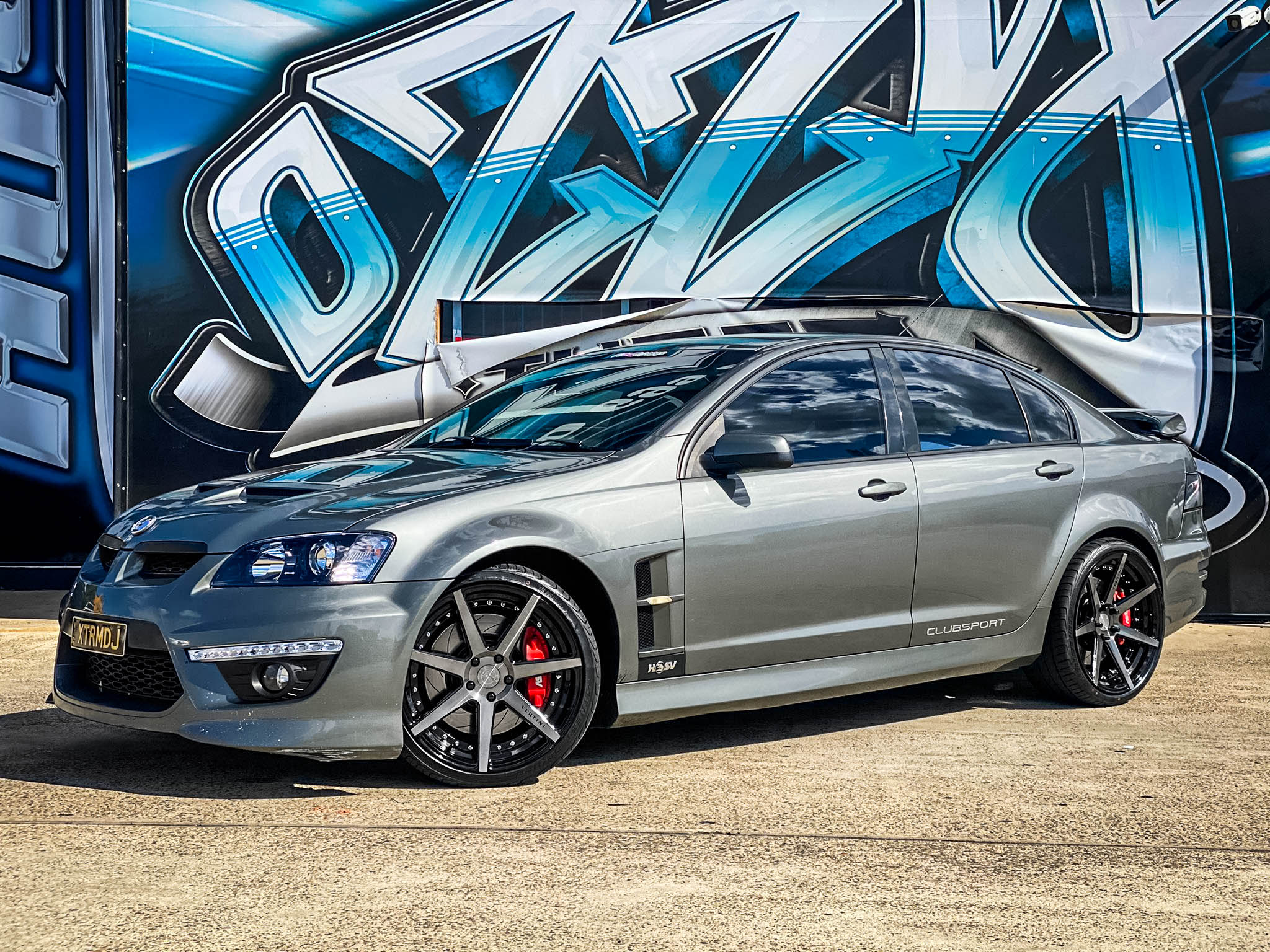 holden hsv clubsport vertini dynasty gloss black dark tint face chrome ...