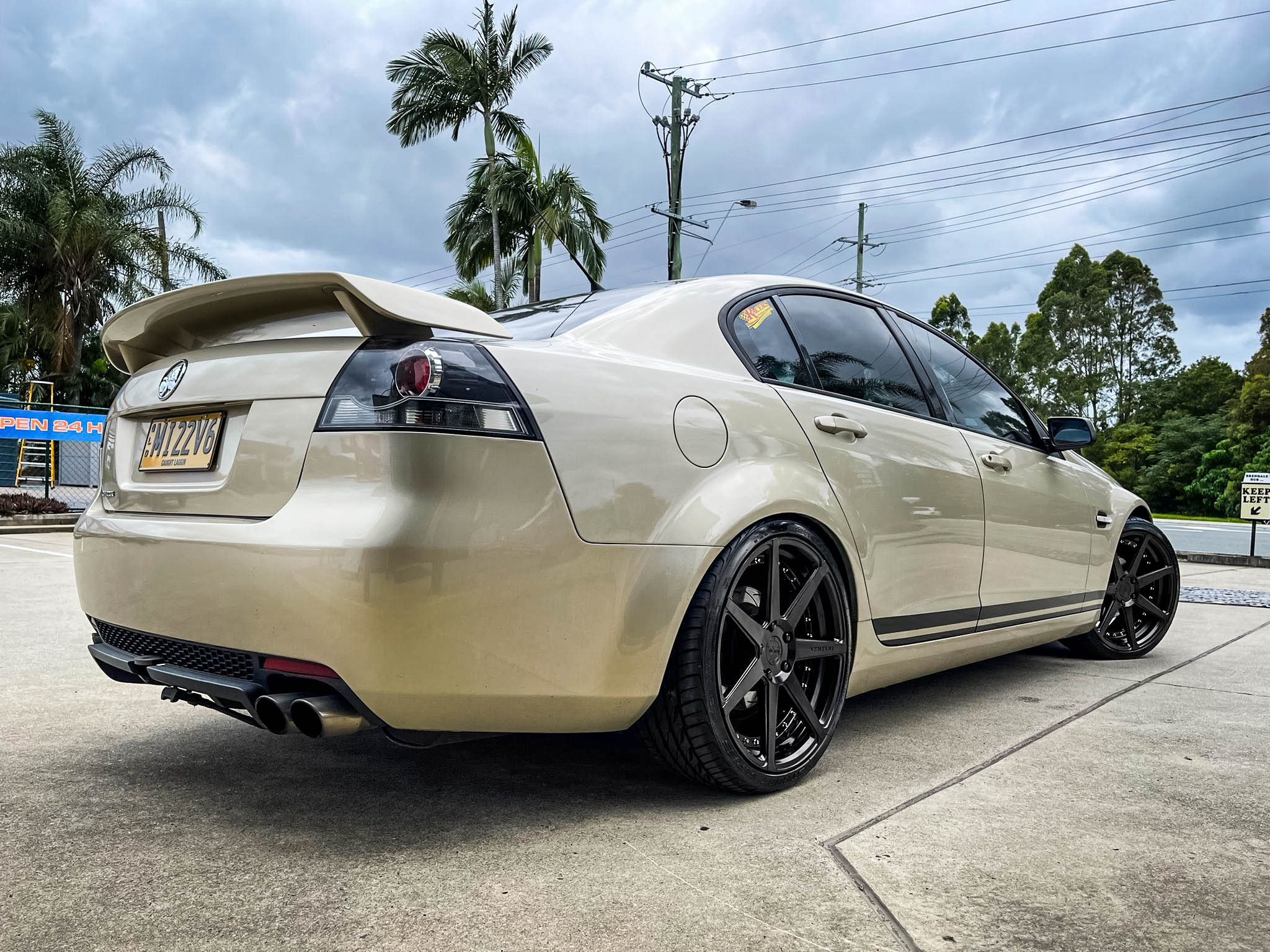 holden commodore vertini dynasty satin black gold bolts wheel #10689