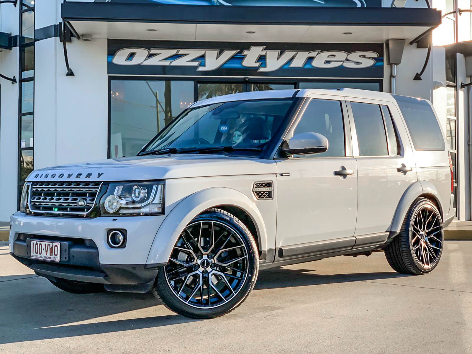 LAND ROVER DISCOVERY 3 HUSSLA LIT GLOSS BLACK DARK TINT FACE LAND ROVER DISCOVERY 3 HUSSLA LIT GLOSS BLACK DARK TINT FACE