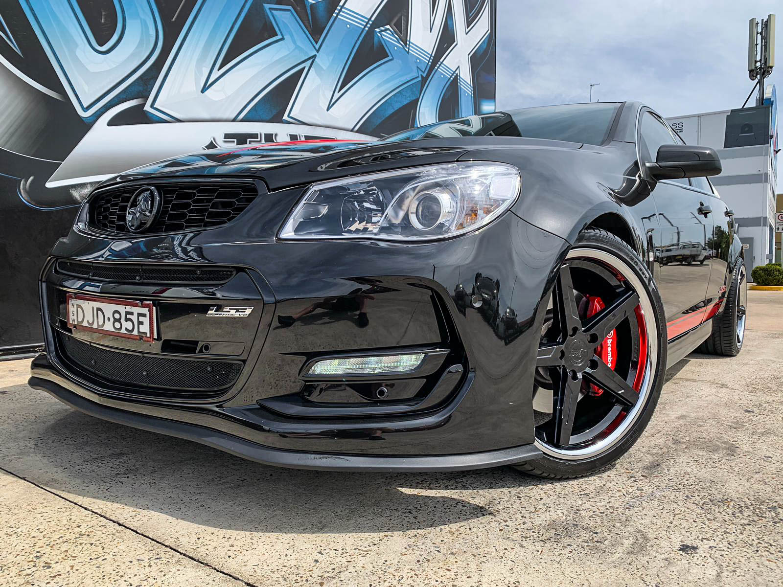 新品 HOLDEN W  BIB - BLACK 1:18 Plain Body Holden ZB Commodore Supercar - Gloss Black
