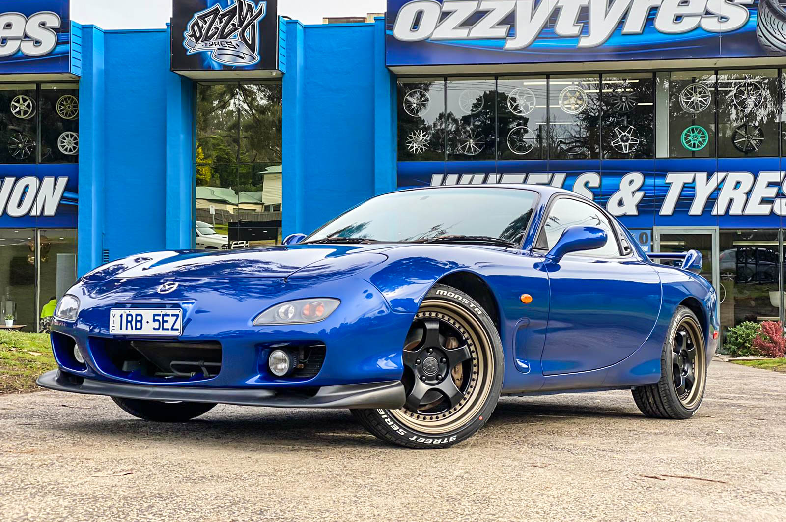 MAZDA_RX-7_HUSSLA_ZEN_MATTE_BLACK_GLOSS_BLACK_RIVETS_BRONZE_LIP_MONSTA_STREET_BLACK1.jpg