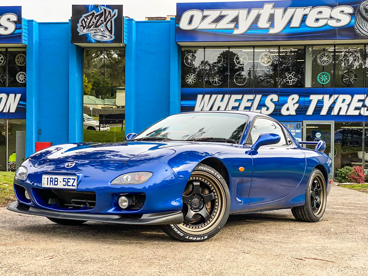 MAZDA_RX-7_HUSSLA_ZEN_MATTE_BLACK_GLOSS_BLACK_RIVETS_BRONZE_LIP_MONSTA_STREET_BLACK2.jpg