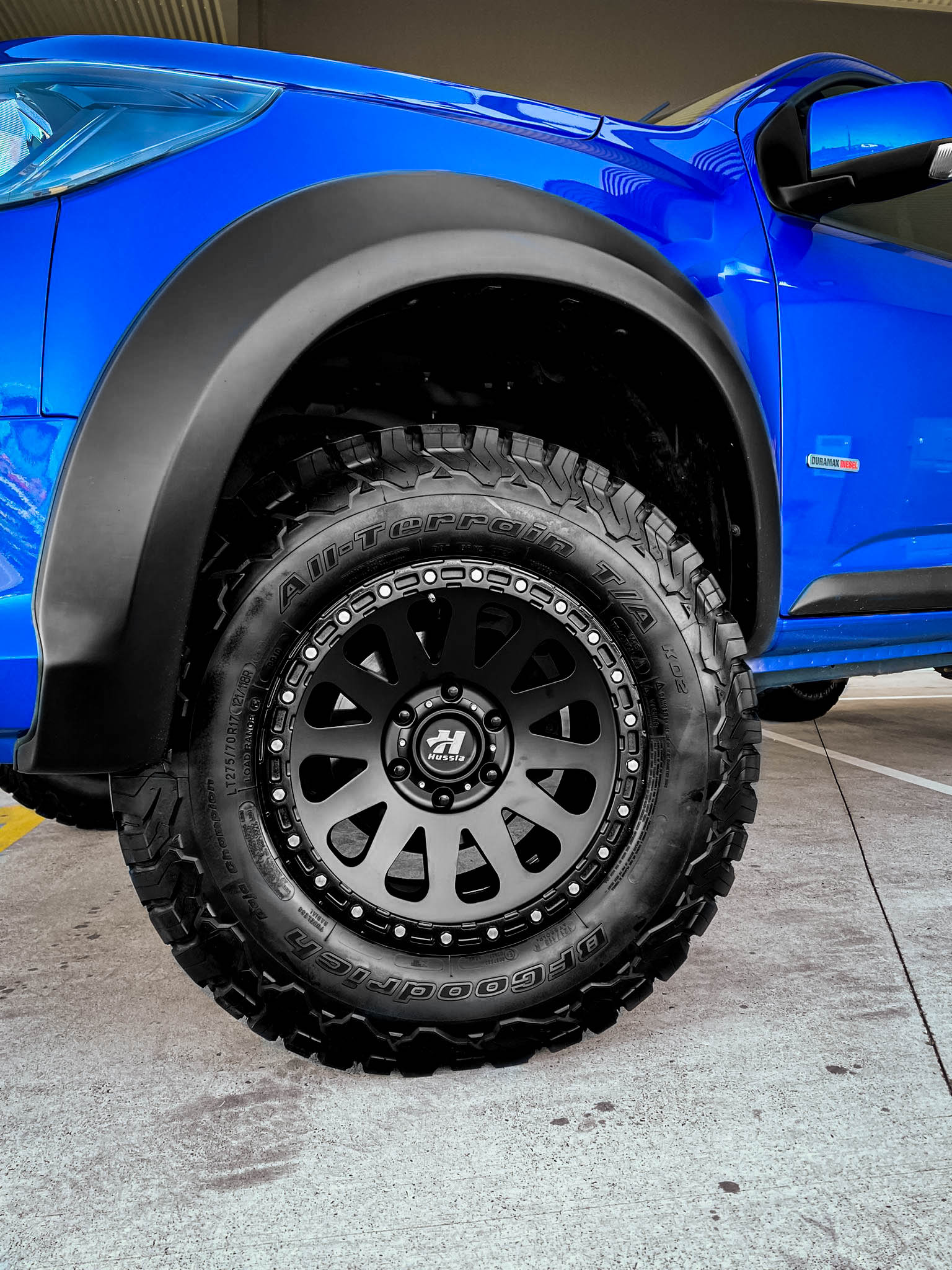 HOLDEN_COLORADO_HUSSLA_HARDROCK_MATTE_BLACK_CHROME_BOLTS_2.jpg