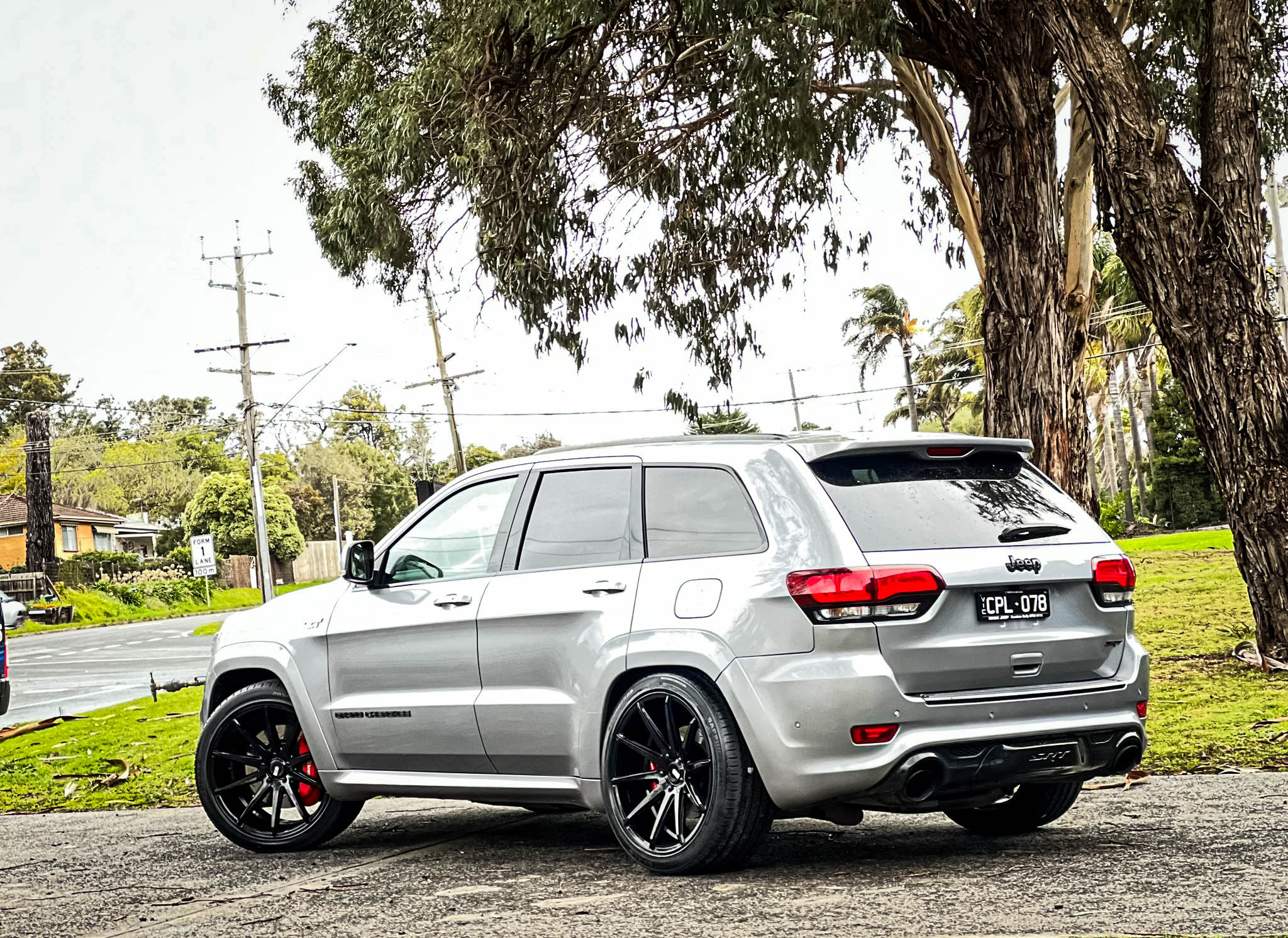 JEEP_GRAND_CHEROKEE_XO_SYDNEY_GLOSS_BLACK_4.jpg