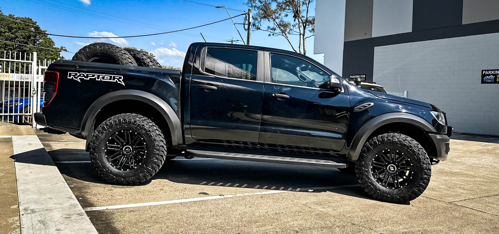 FORD_RANGER_HUSSLA_GAV_GLOSS_BLACK_3.jpg