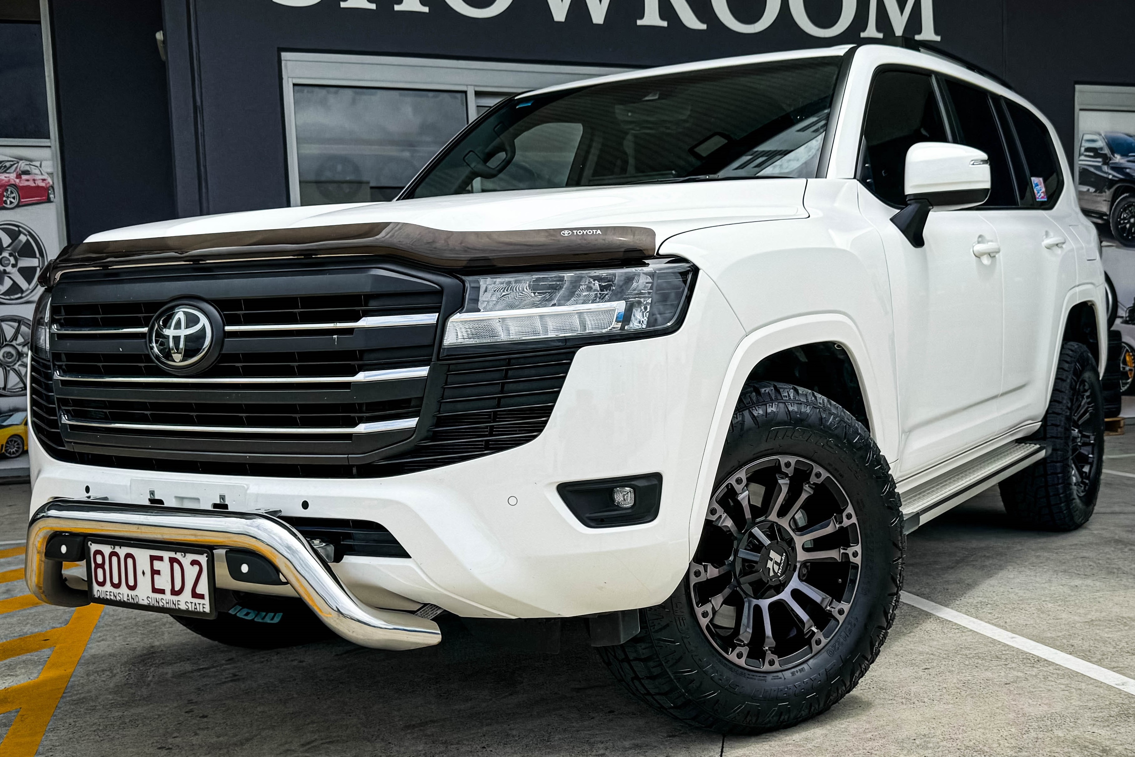 TOYOTA_LAND_CRUISER_300_SERIES_HUSSLA_AMBUSH_GLOSS_BLACK_DARK_TINT_FACE_1.jpg