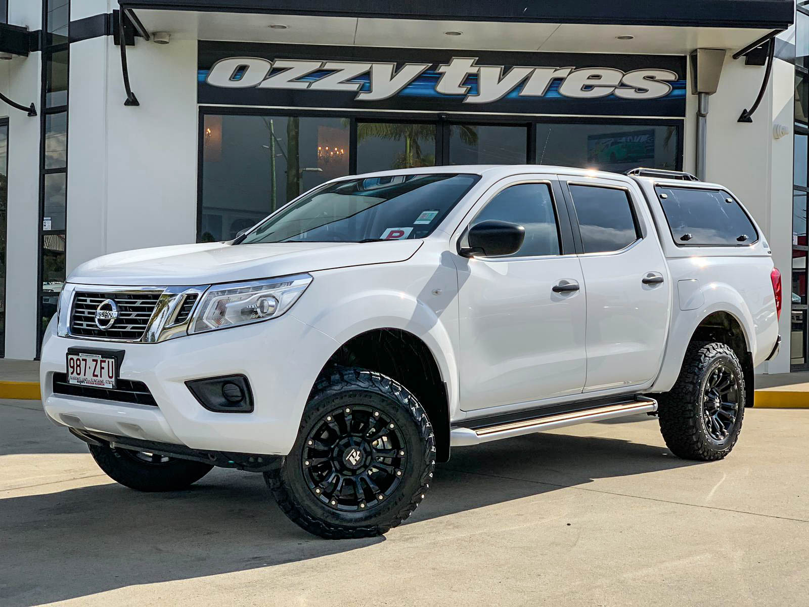 NISSAN NAVARA HUSSLA AMBUSH MATTE BLACK #1441