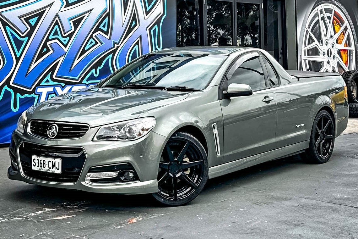 holden commodore vertini dynasty satin black gold bolts wheel #14440