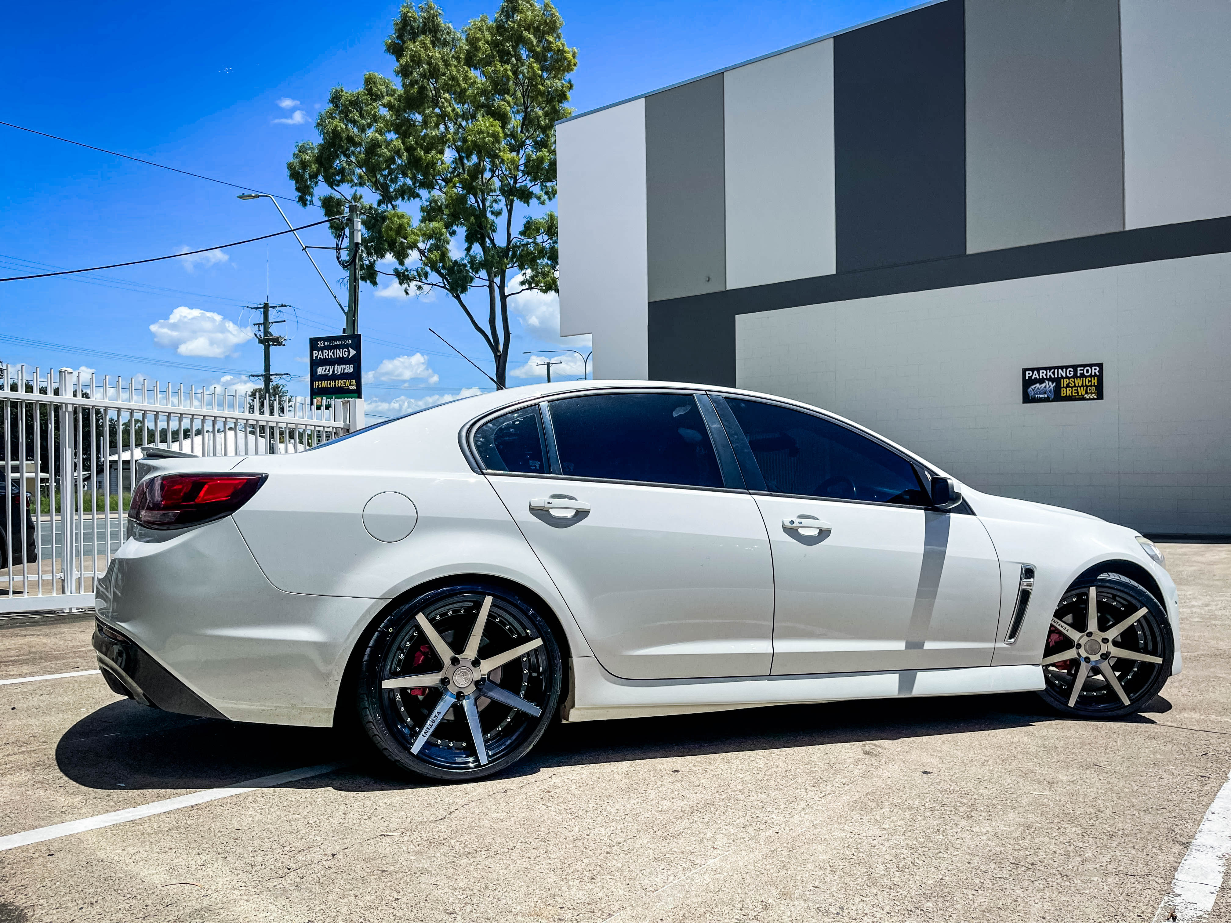 holden commodore vertini dynasty gloss black dark tint face chrome ...