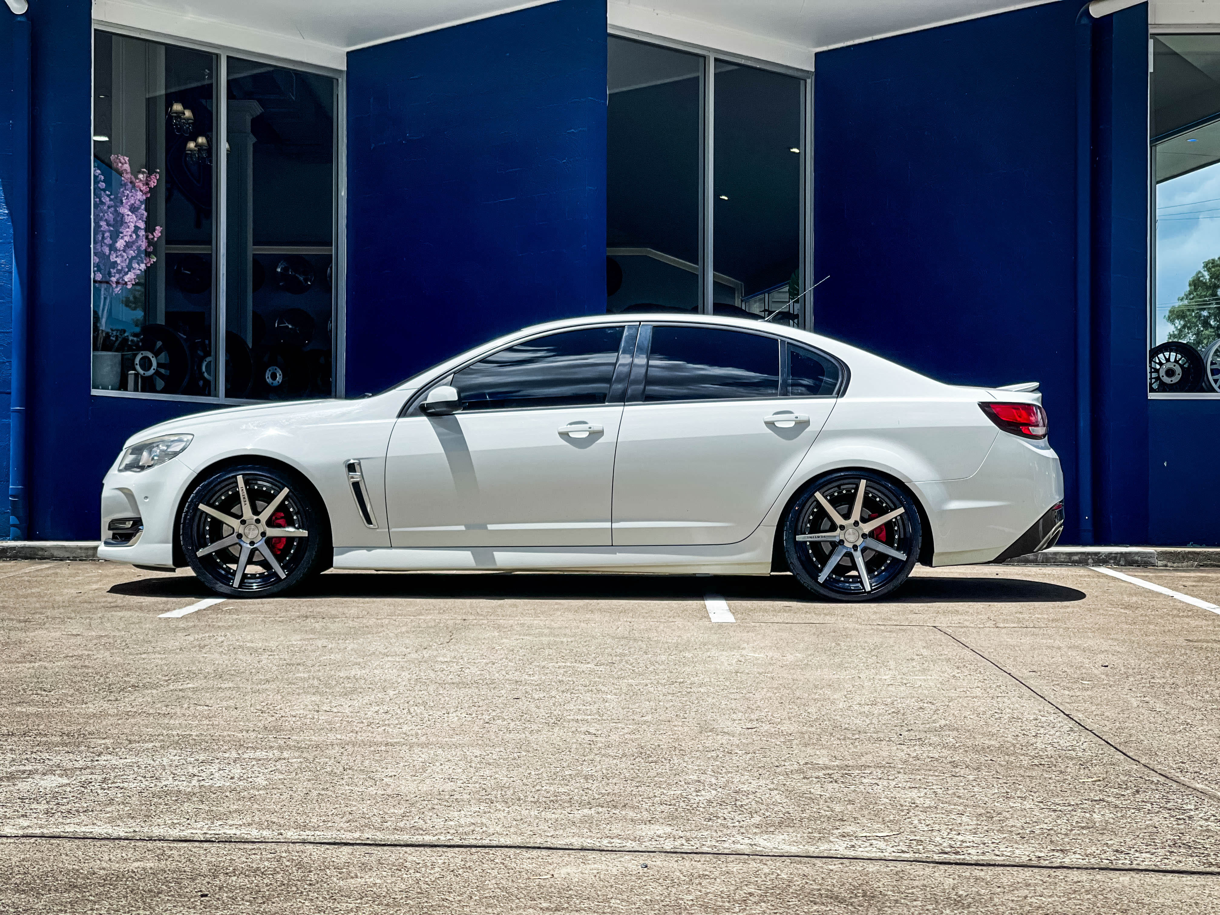 holden commodore vertini dynasty gloss black dark tint face chrome ...