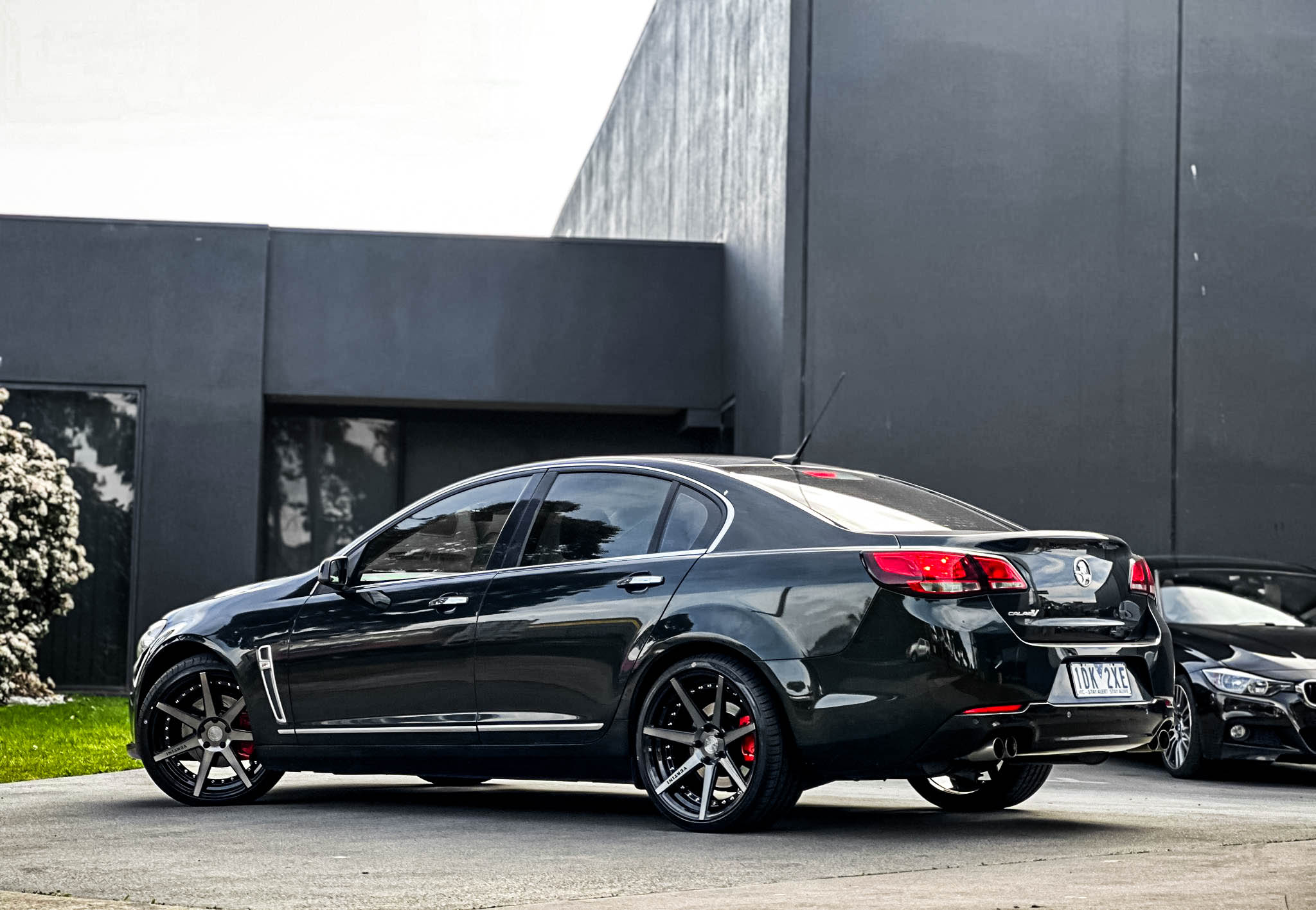 holden commodore vertini dynasty gloss black dark tint face chrome ...
