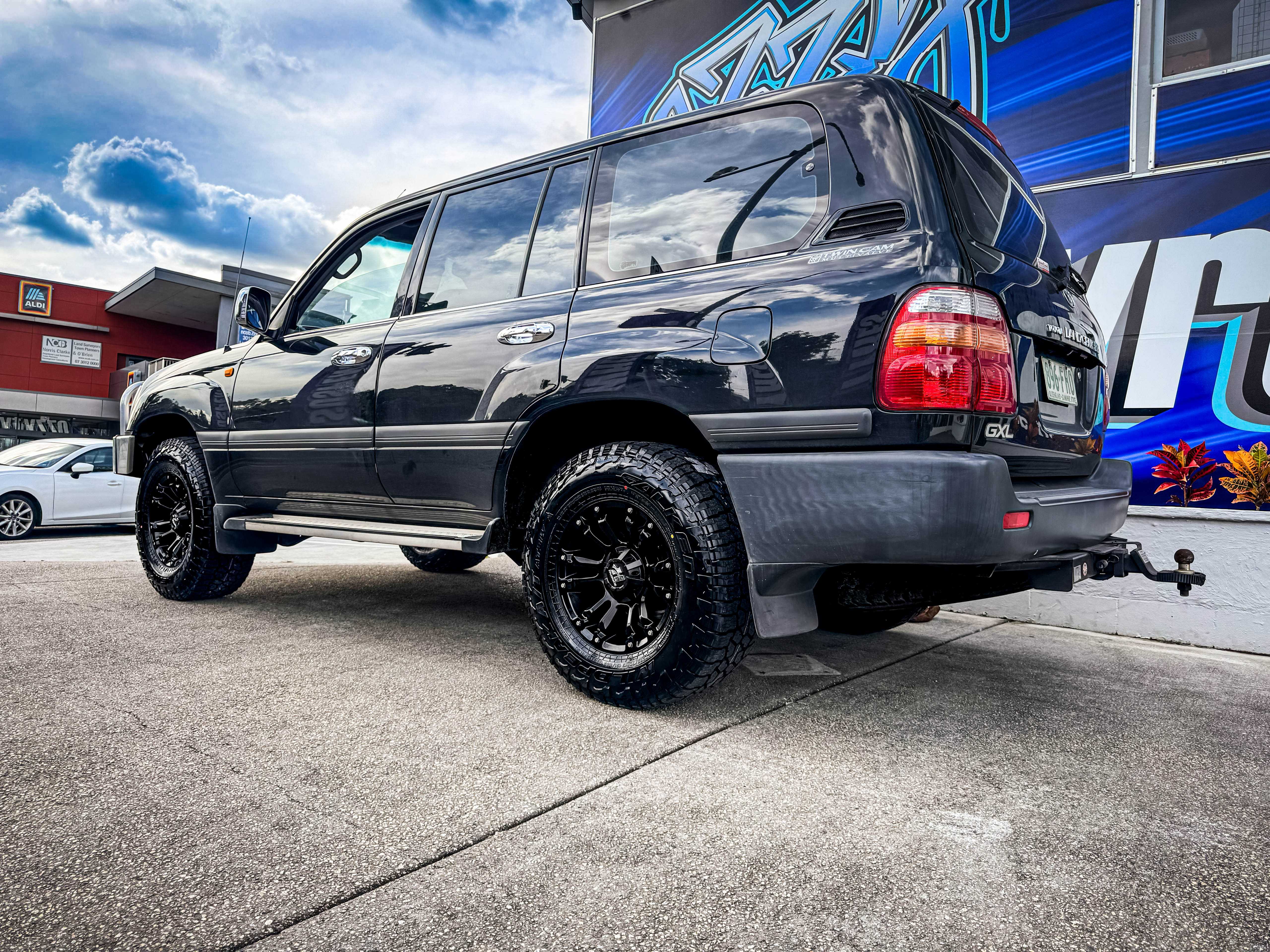 TOYOTA_LAND_CRUISER_HUSSLA_AMBUSH_MATTE_BLACK_17_4.jpg