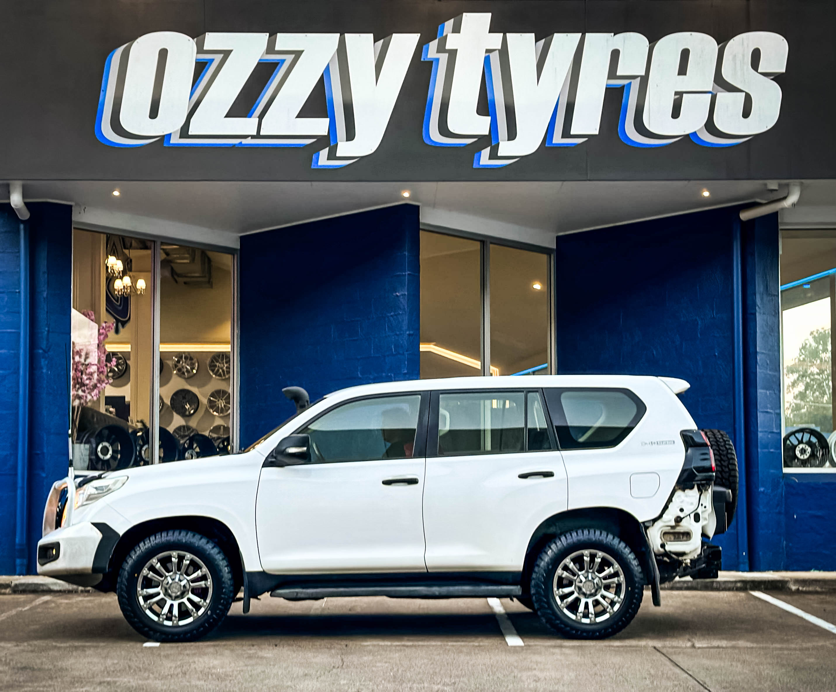 TOYOTA_LAND_CRUISER_HUSSLA_AMBUSH_HYPER_BLACK_CHROME_BOLTS_18_4.jpg