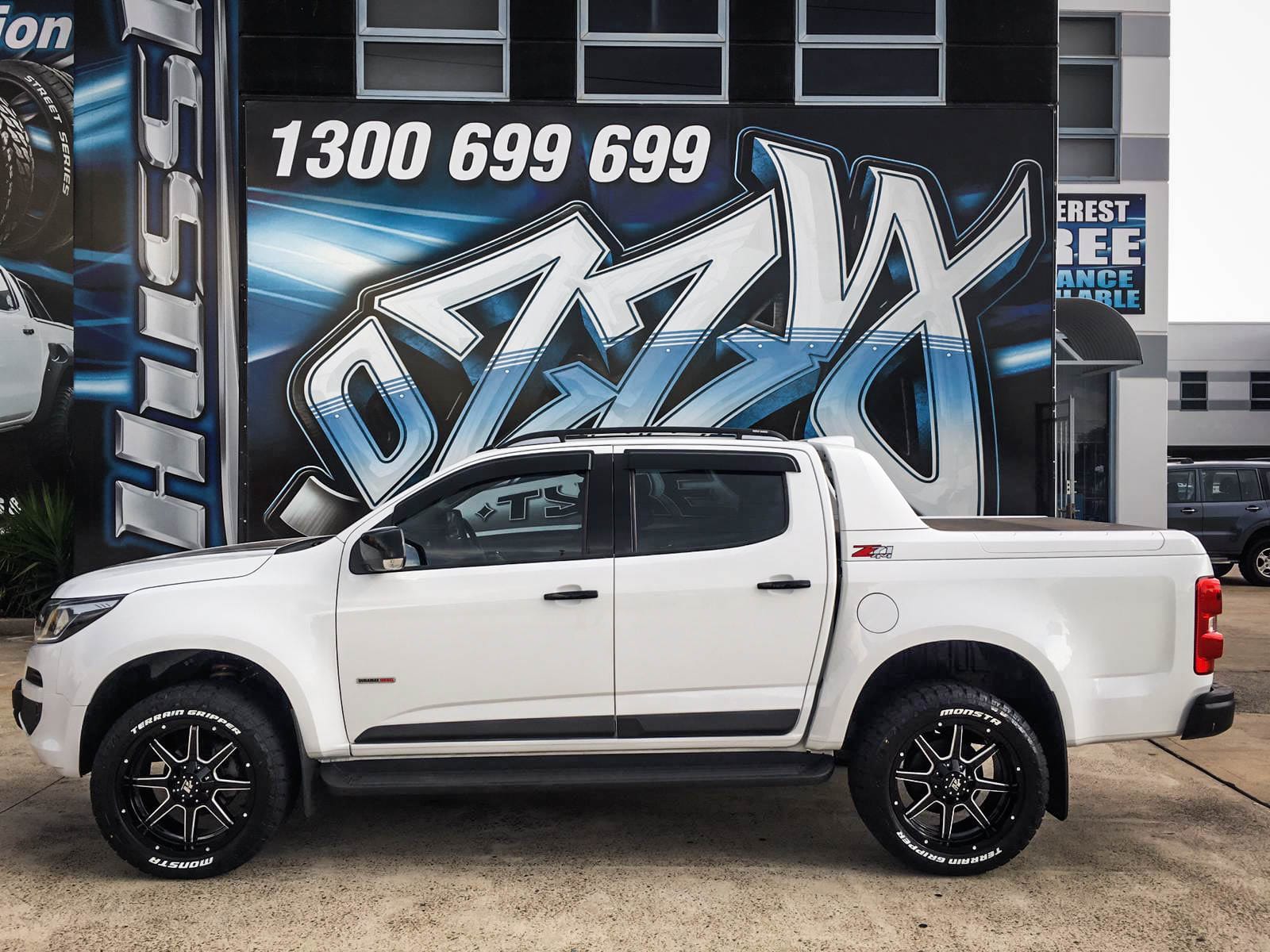 HOLDEN_COLORADO_HUSSLA_STEALTH_GLOSS_BLACK_MILLED_SPOKES_20_MONSTA_TERRAIN_GRIPPER4.jpg