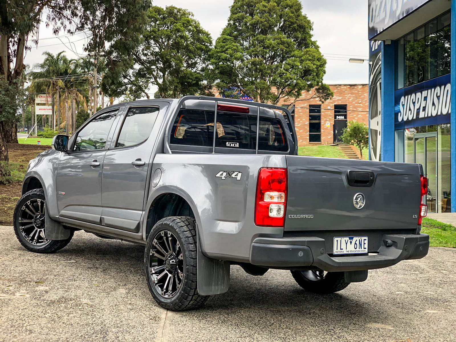 HOLDEN_COLORADO_HUSSLA_AMBUSH_GLOSS_BLACK_DARK_TINT_FACE_20_MONSTA_TERRAIN_GRIPPER4.jpg
