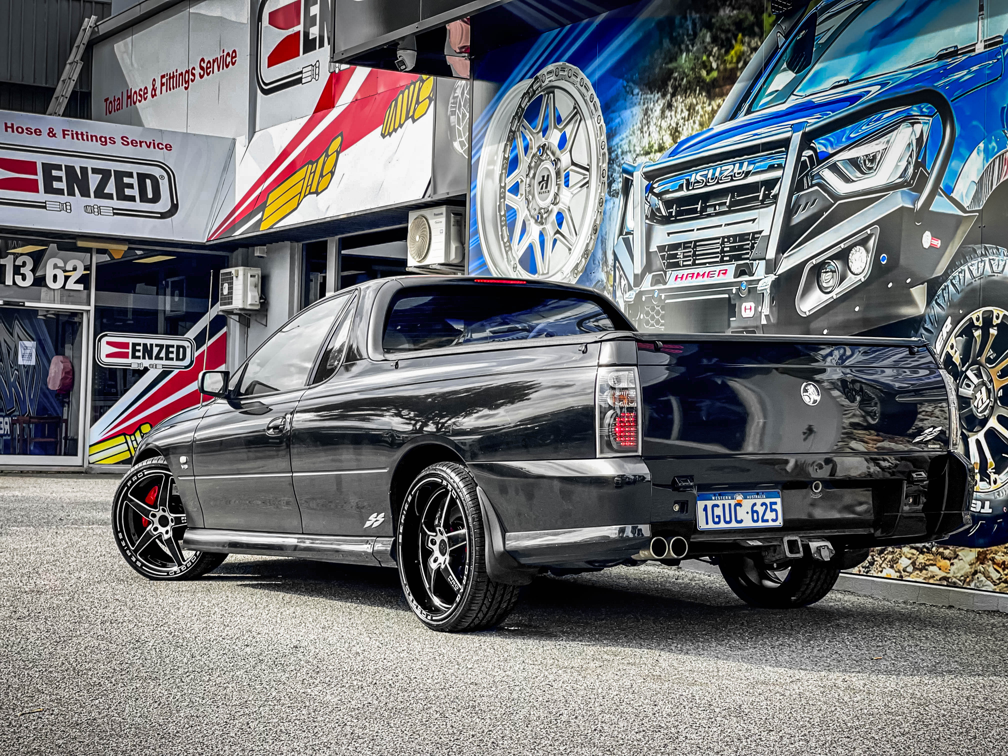 HOLDEN_COMMODORE_VB-VZ_PRO_DRAG_PD1_BLACK_LIP_1.jpg