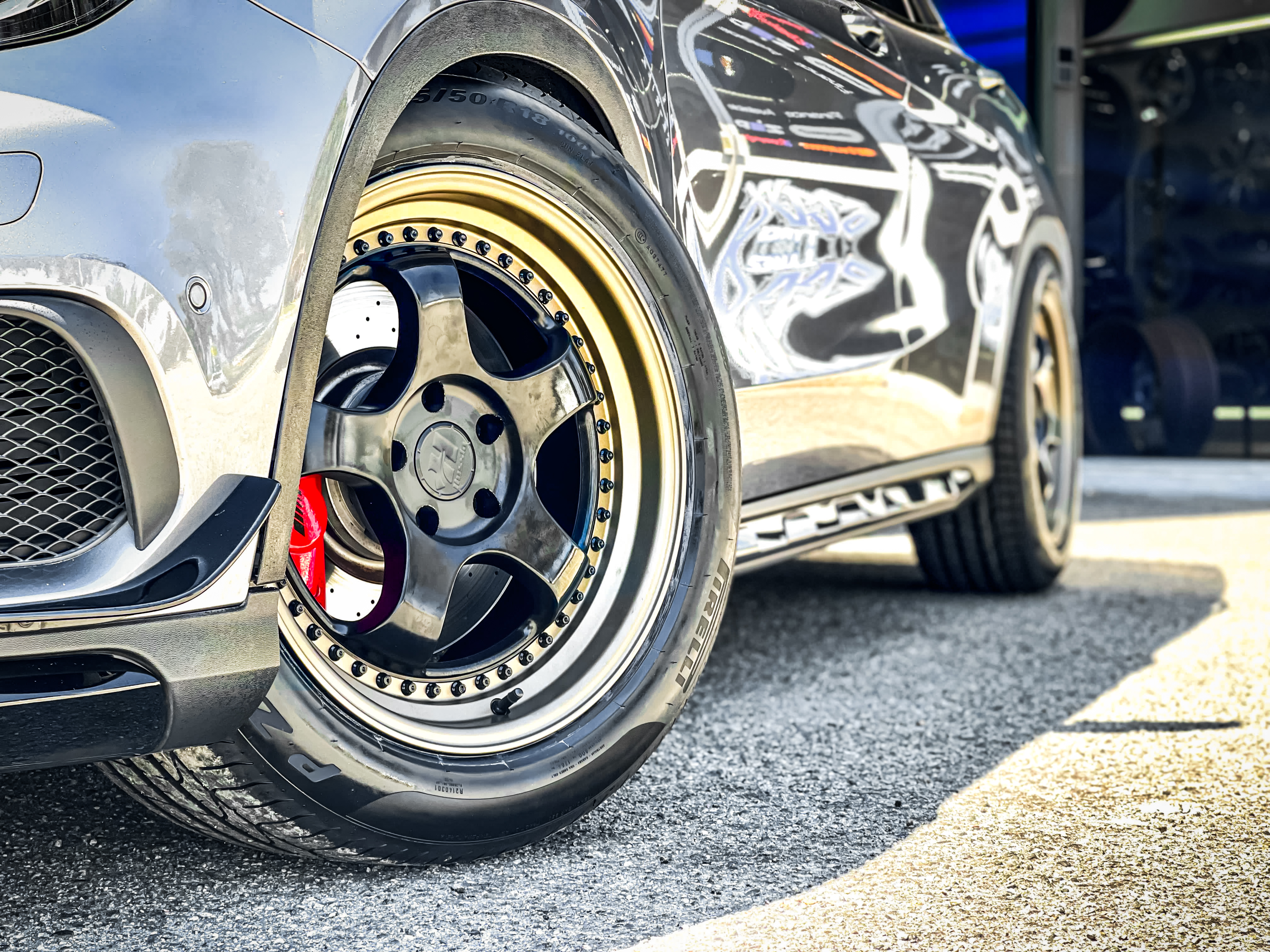 MERCEDES-BENZ_GLA-CLASS_HUSSLA_ZEN_MATTE_BLACK_GLOSS_BLACK_RIVETS_BRONZE_LIP_18_2.jpg