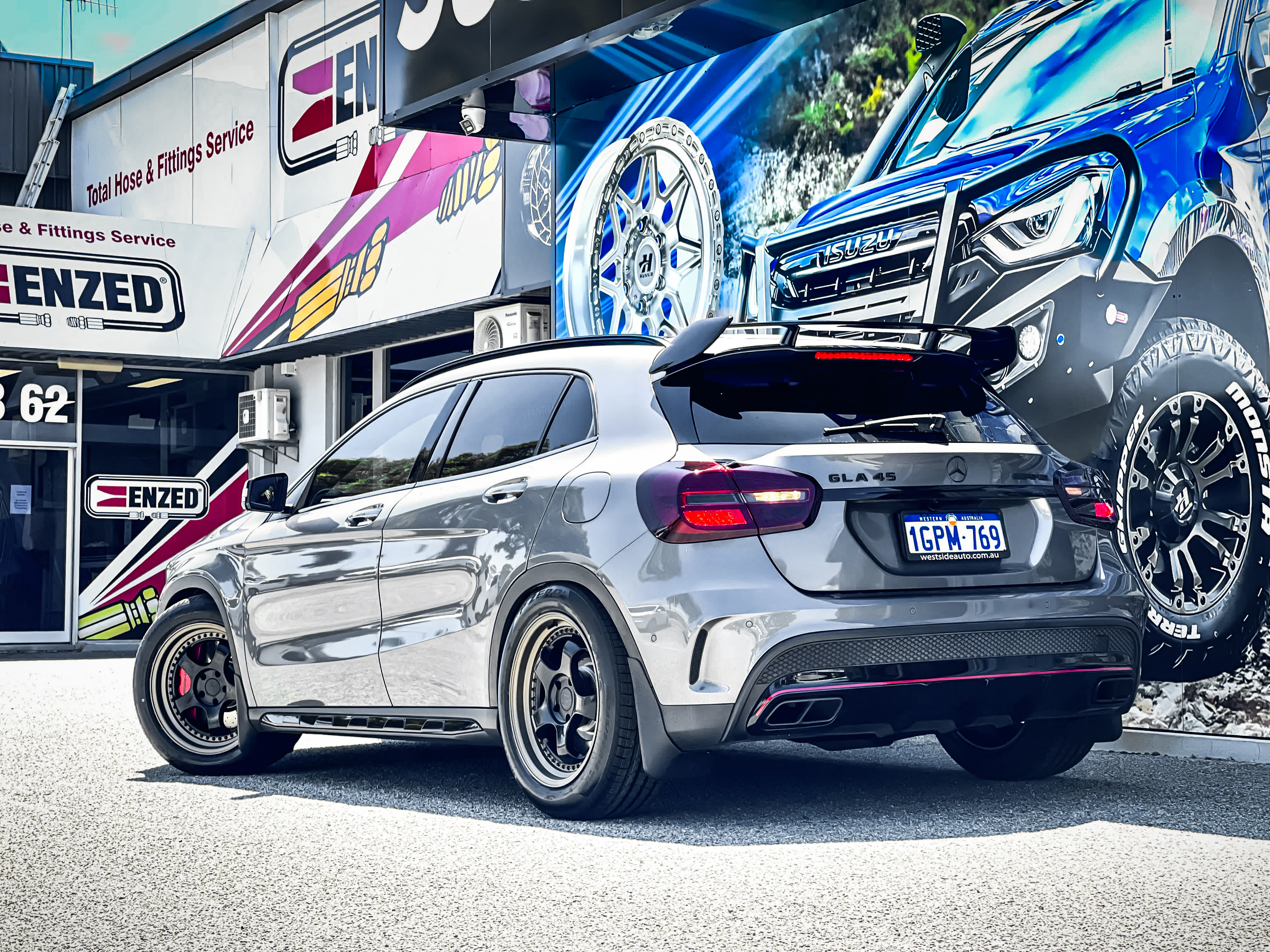 MERCEDES-BENZ_GLA-CLASS_HUSSLA_ZEN_MATTE_BLACK_GLOSS_BLACK_RIVETS_BRONZE_LIP_18_4.jpg