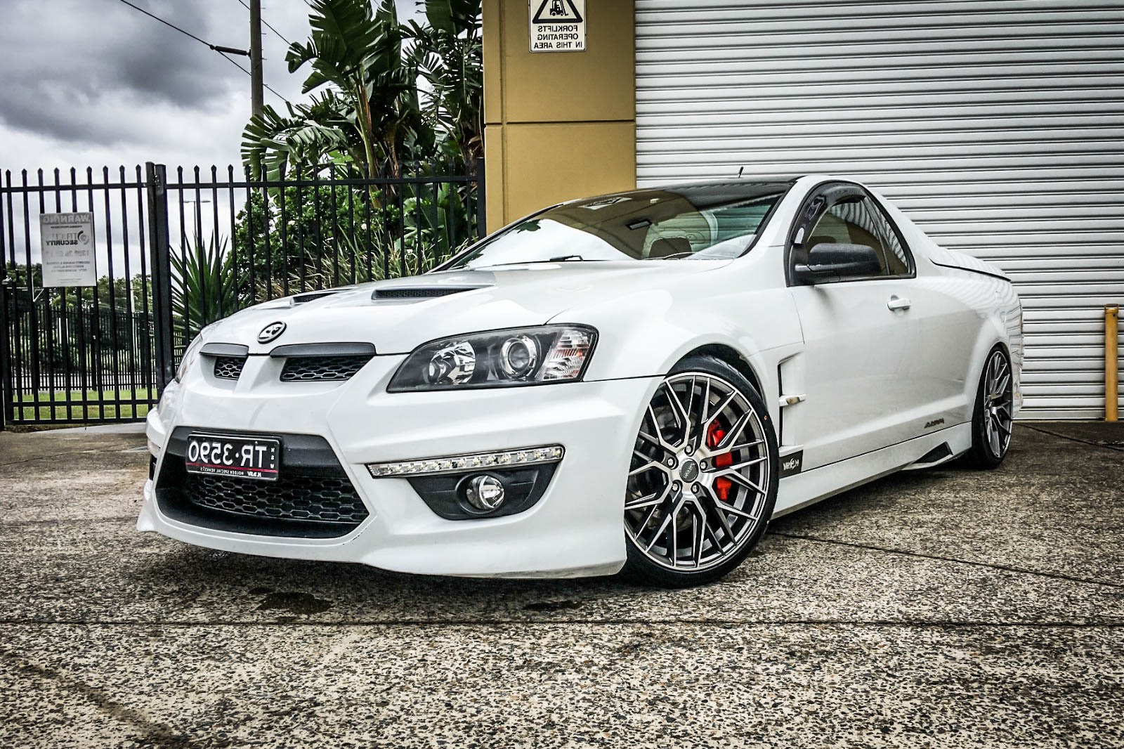 HOLDEN HSV MALOO HUSSLA LIT MATTE GREY MACHINED FACE Wheel #177