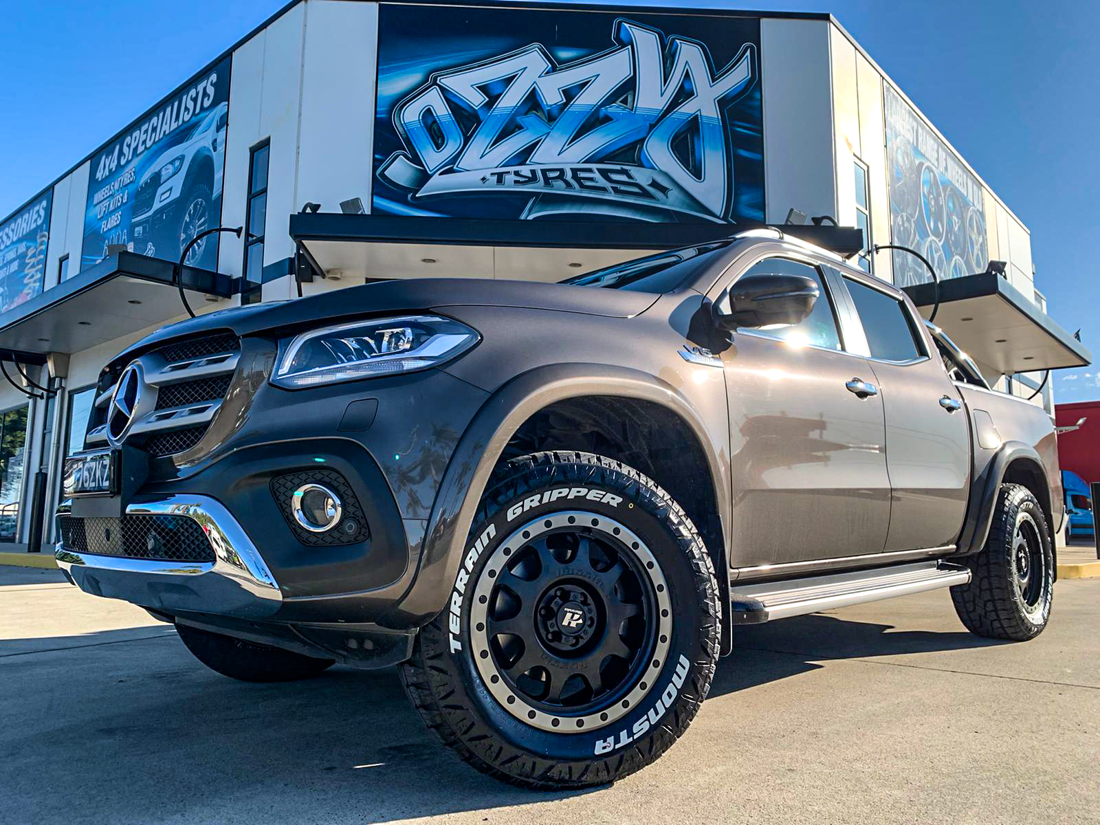 MERCEDES-BENZ_X-CLASS_HUSSLA_RAPTOR_MATTE_BLACK_DARK_TINT_LIP_BLACK_BOLTS_18_MONSTA_TERRAIN_GRIPPER1.jpg