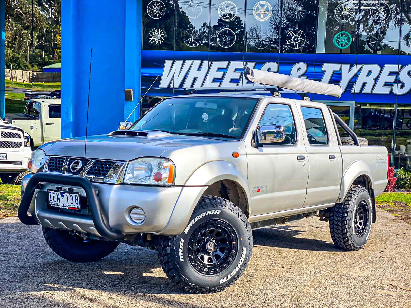 NISSAN_NAVARA_HUSSLA_INVADOR_FULL_MATTE_BLACK_BLACK_BOLTS_19_MONSTA_MUD_WARRIOR1.jpg