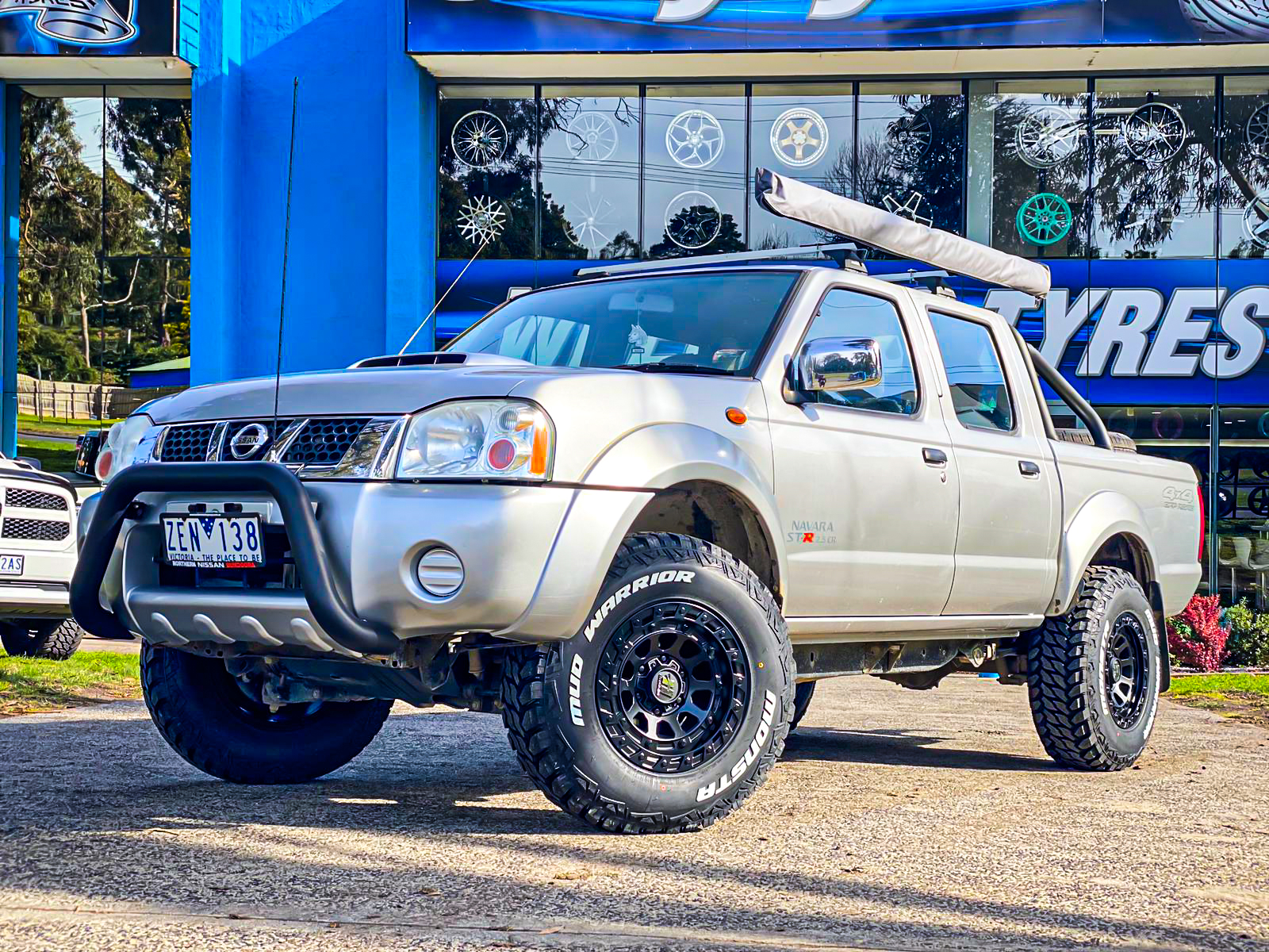 NISSAN_NAVARA_HUSSLA_INVADOR_FULL_MATTE_BLACK_BLACK_BOLTS_19_MONSTA_MUD_WARRIOR2.jpg