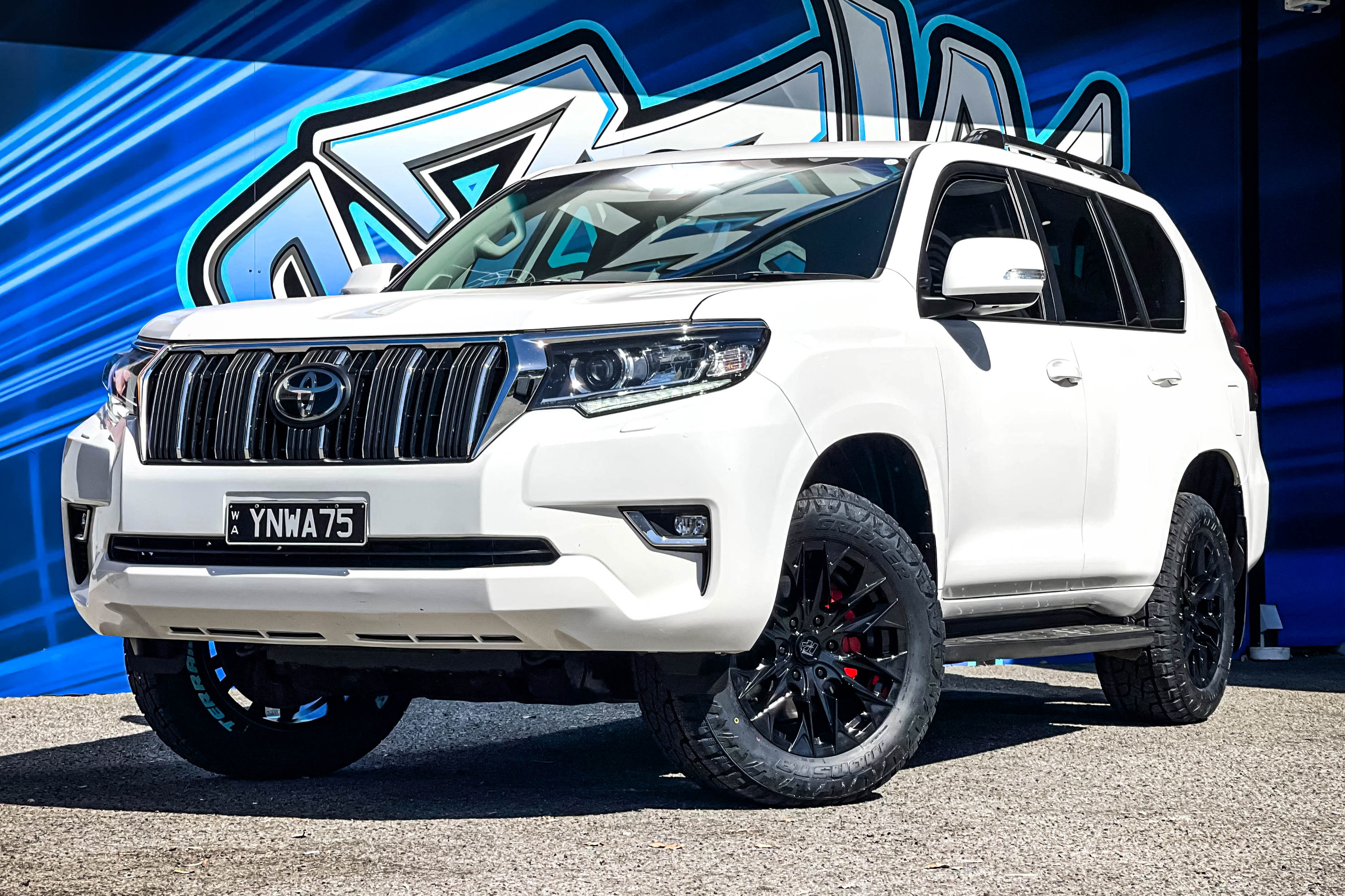 TOYOTA LAND CRUISER HUSSLA PHANTOM GLOSS BLACK #17850