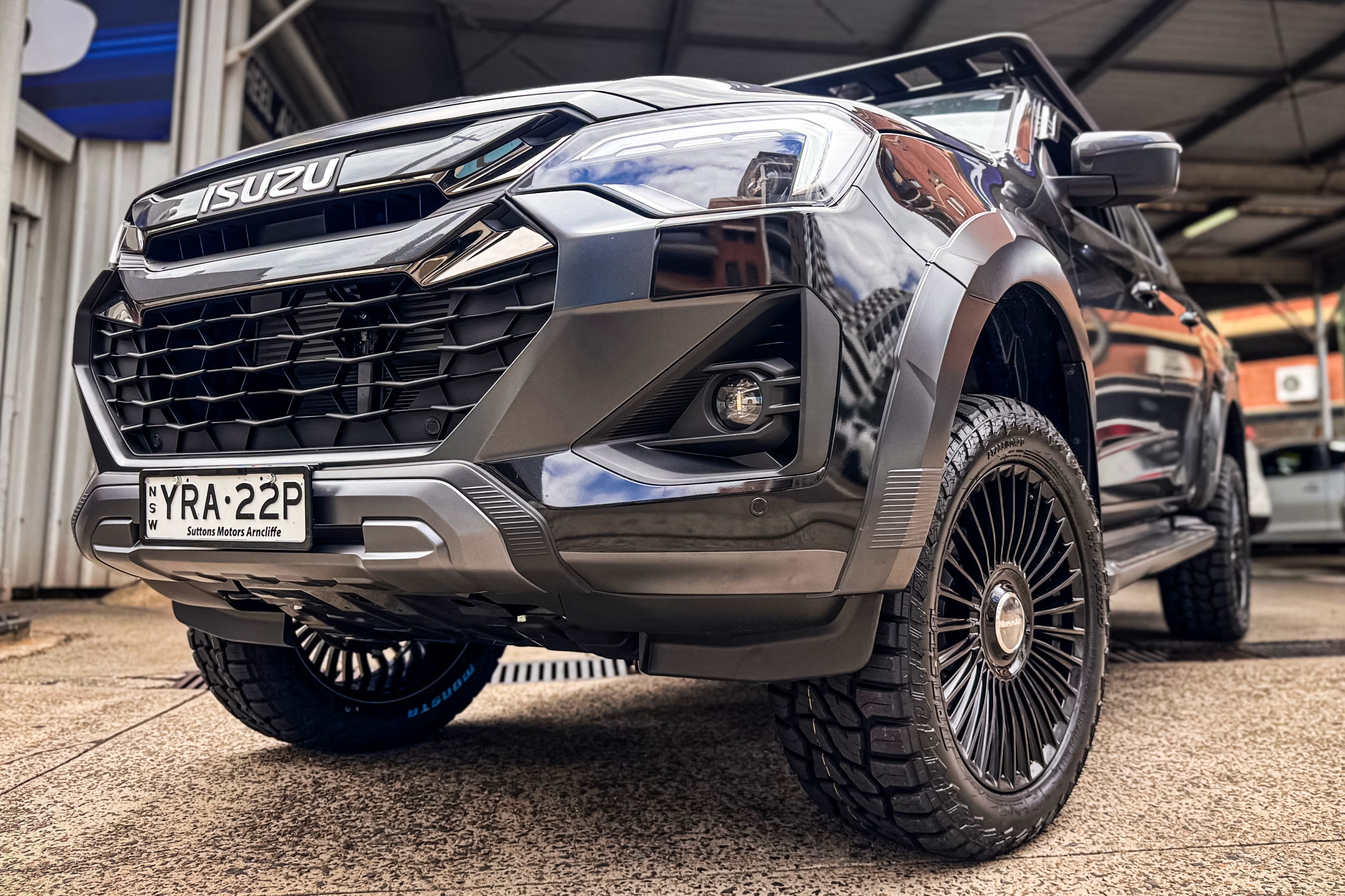 isuzu-d-max-hussla-dubai-gloss-black-wheel-17937