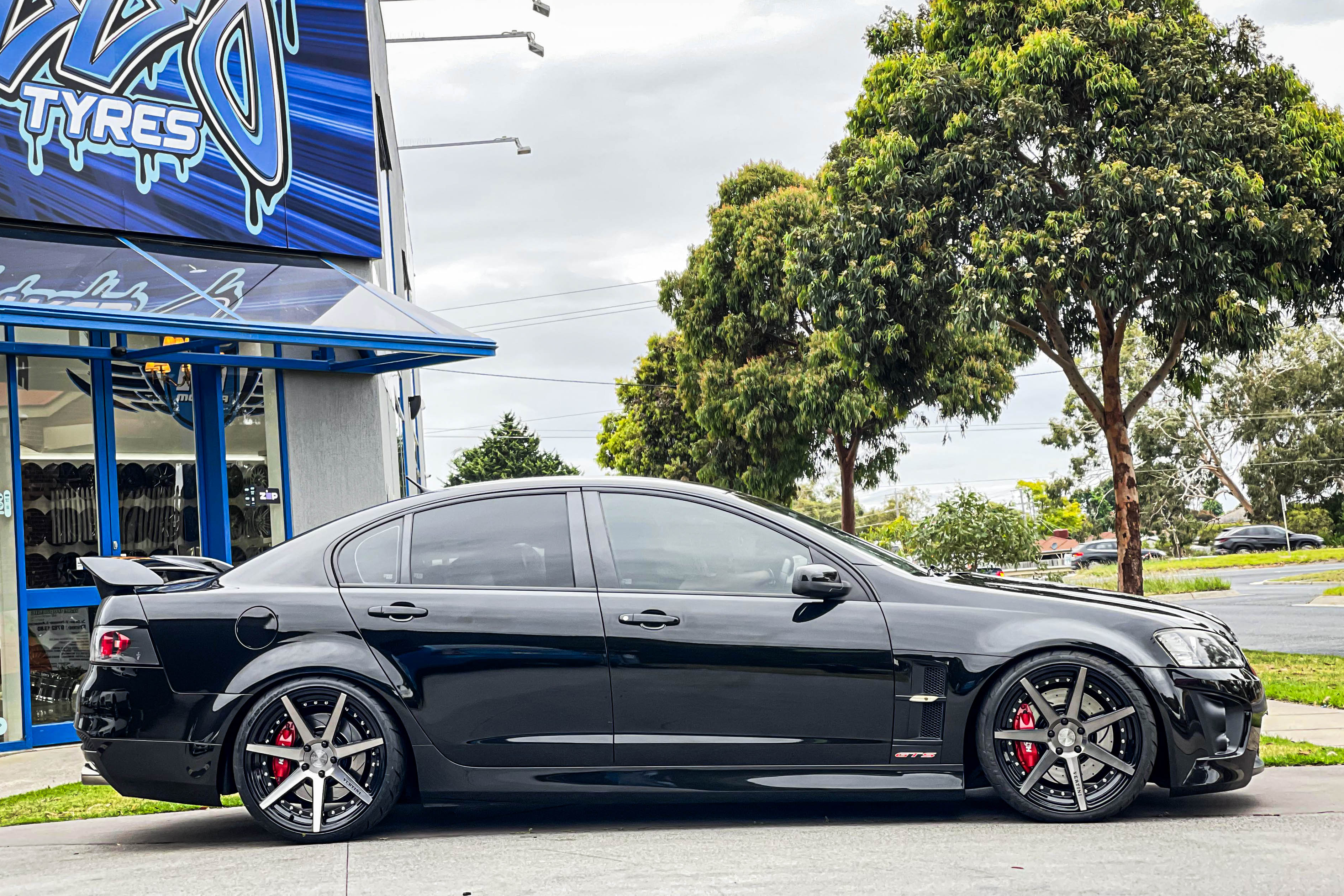 holden commodore vertini dynasty gloss black dark tint face chrome ...