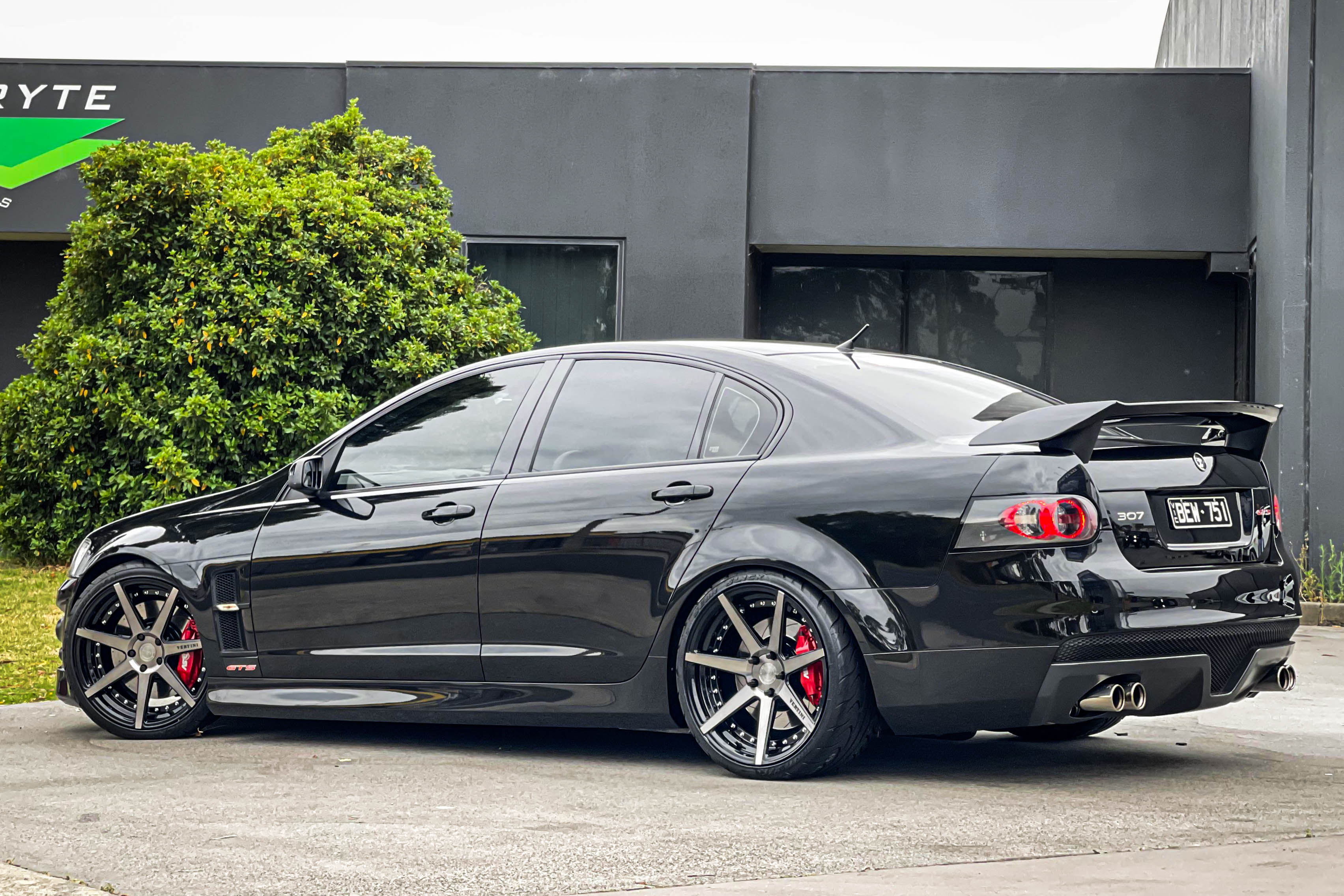 holden commodore vertini dynasty gloss black dark tint face chrome ...