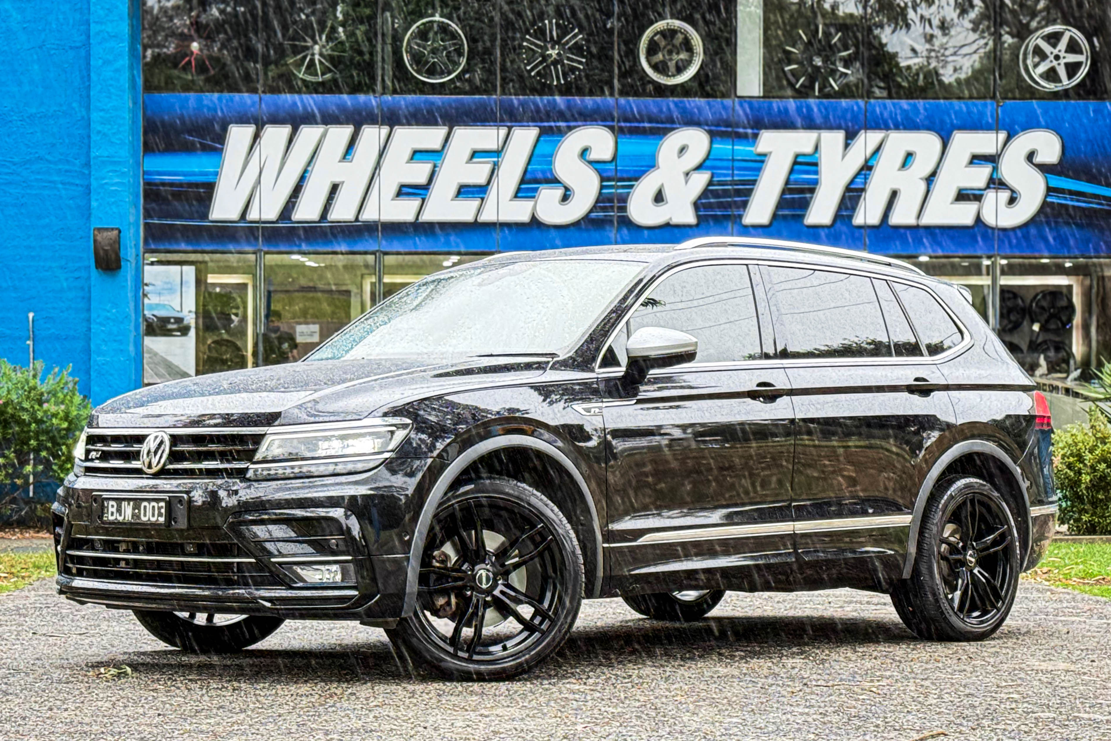 VOLKSWAGEN TIGUAN HUSSLA ALL STAR GLOSS BLACK #18128