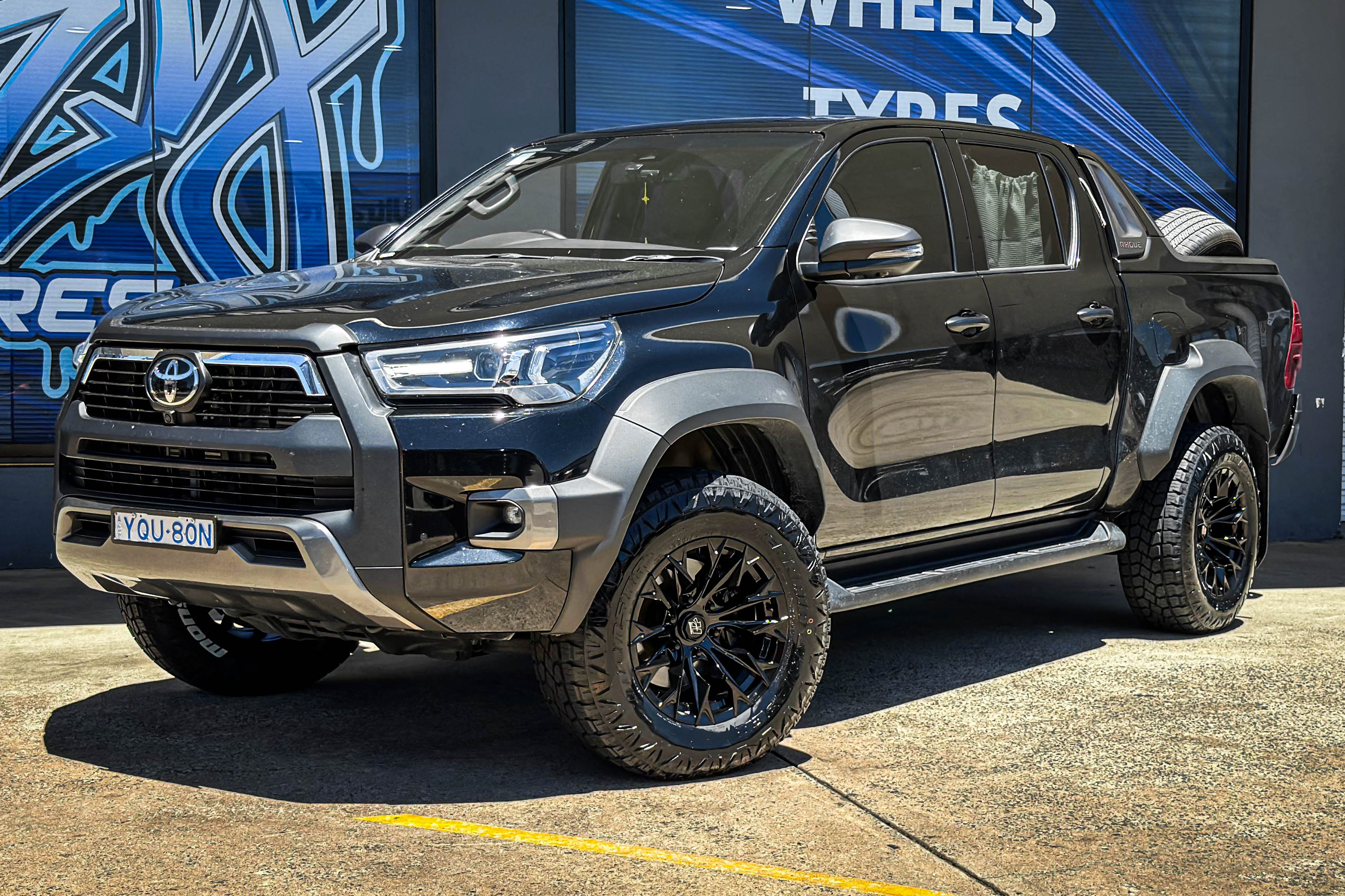 TOYOTA HILUX HUSSLA PHANTOM GLOSS BLACK 17 #18171