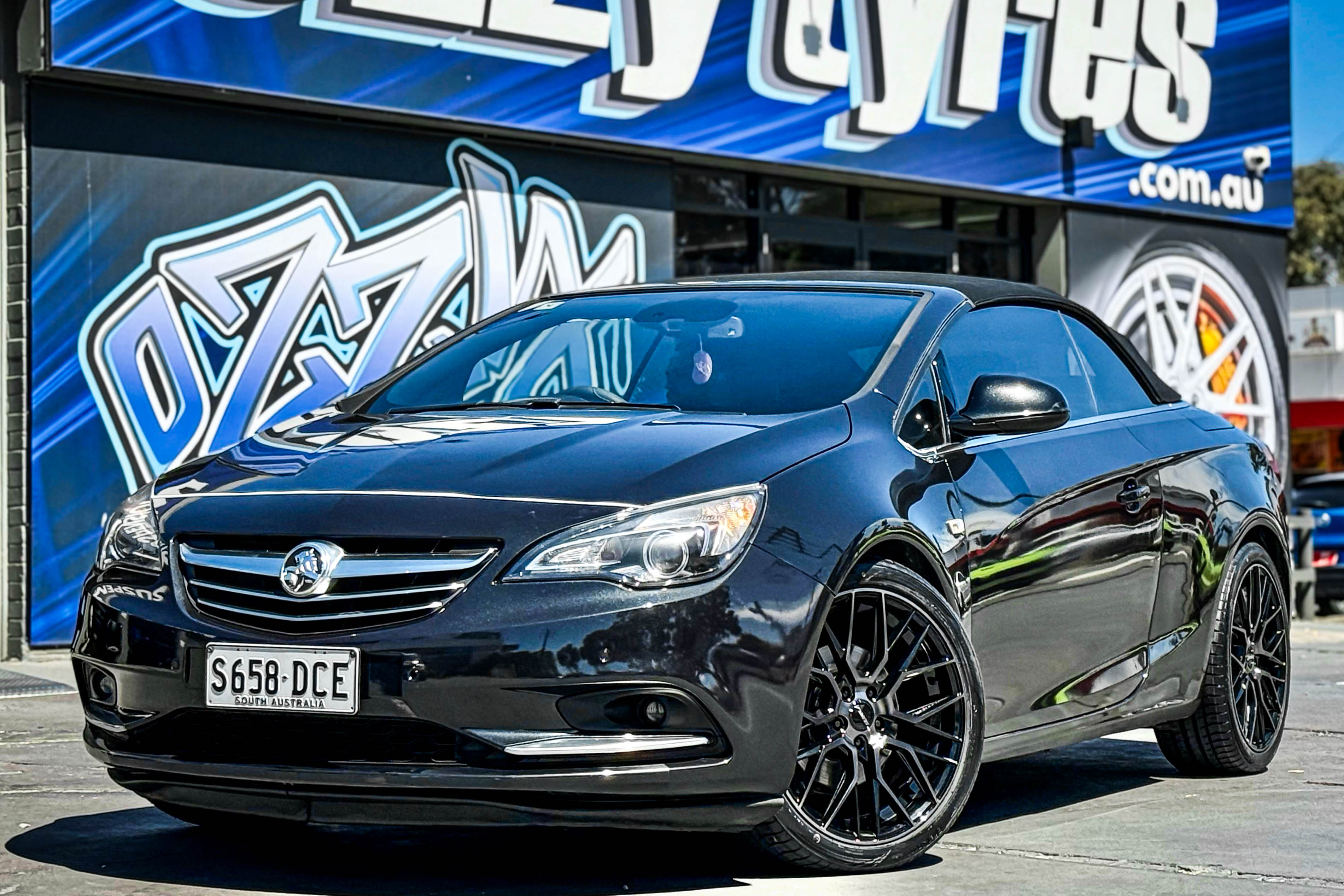 HOLDEN CASCADA HUSSLA LIT GLOSS BLACK DARK TINT FACE #18412