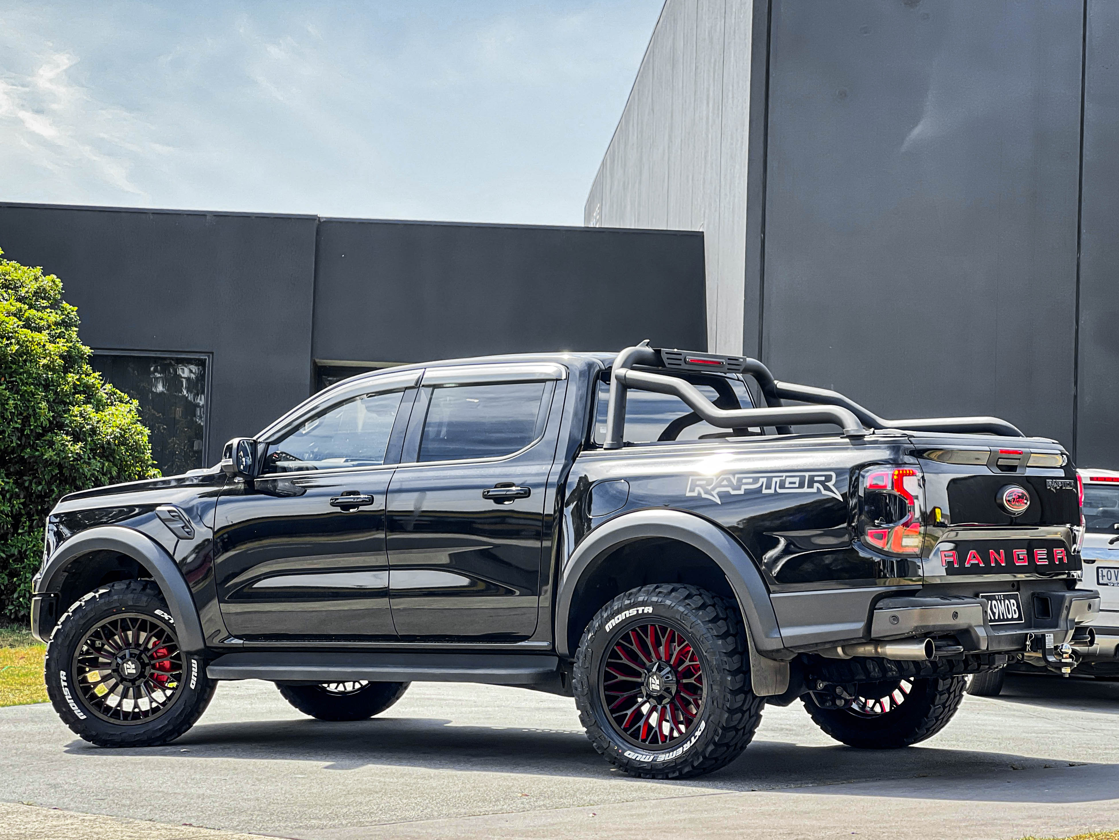 ford ranger raptor hussla hybrid gloss black 313 blood red wheel #18508