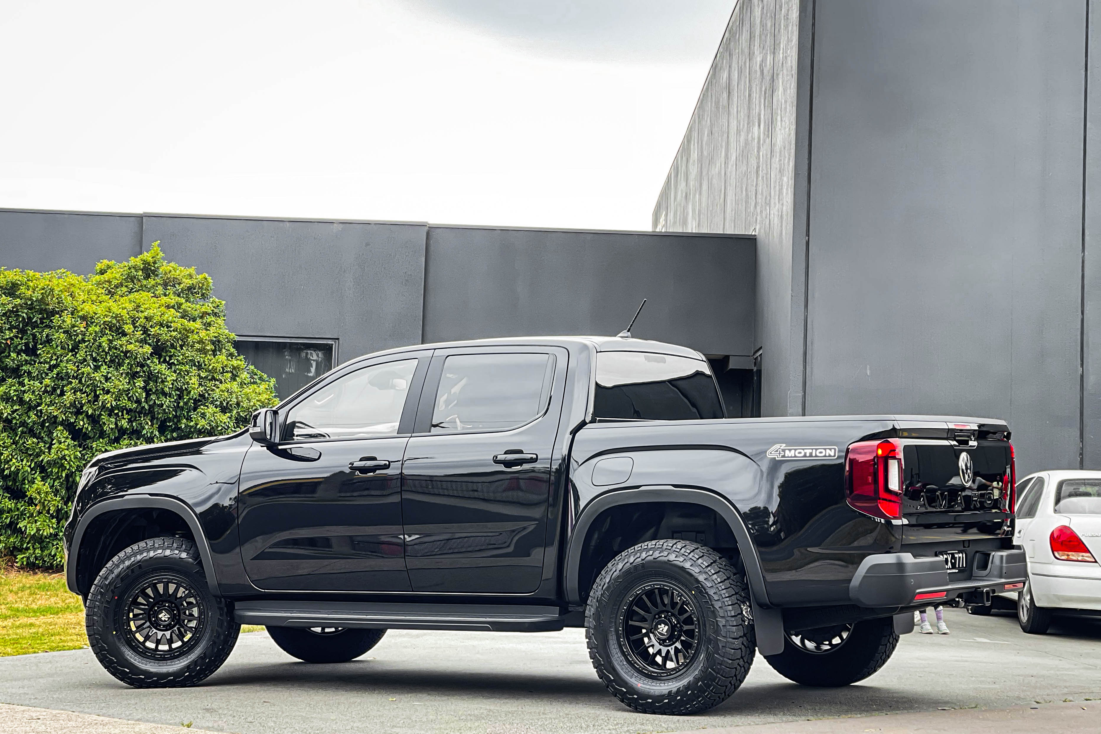 volkswagen amarok hussla rugged race gloss black wheel #18938