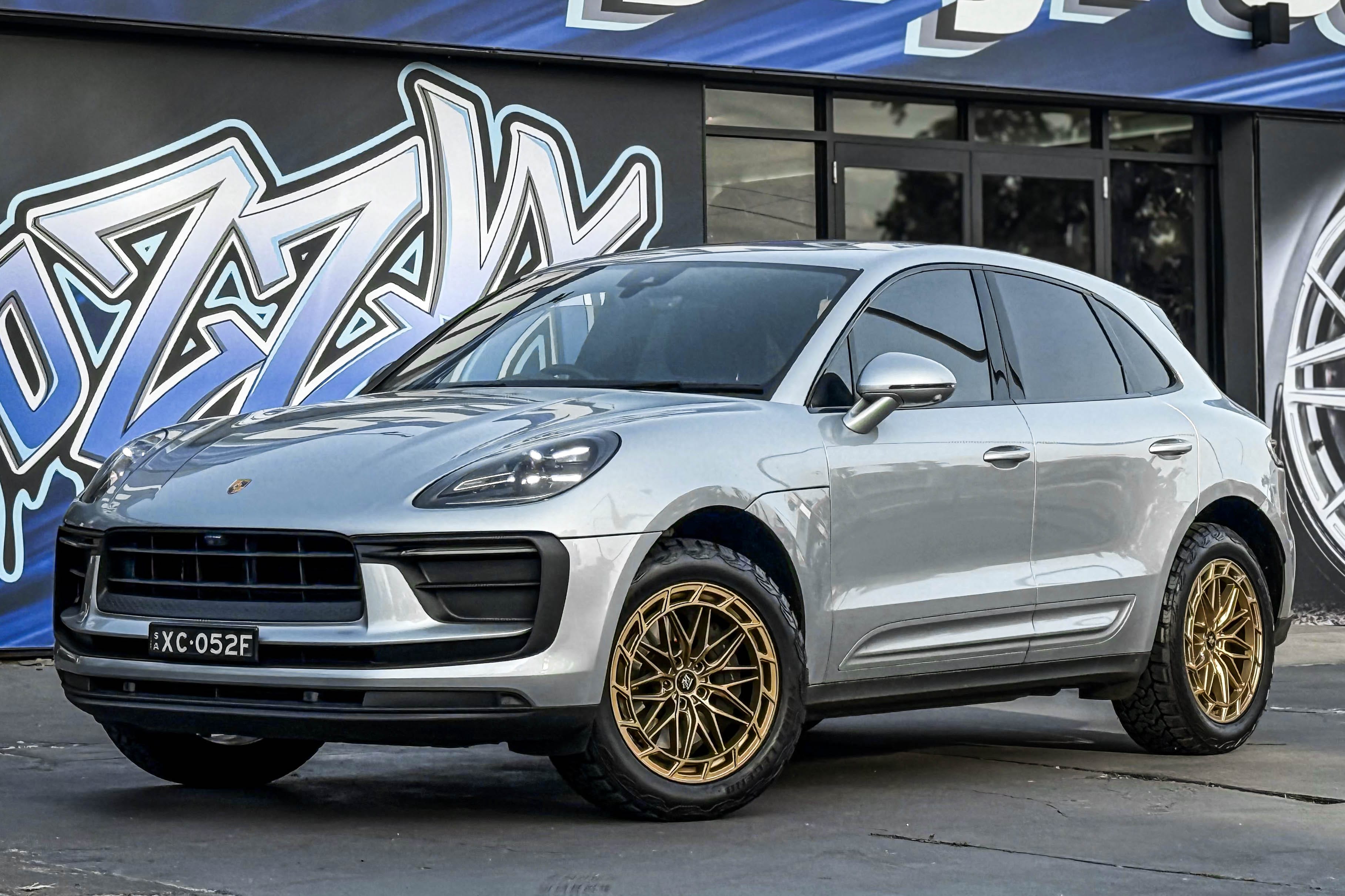 PORSCHE_MACAN_HUSSLA_MATRIX_GLOSS_BRONZE_1.jpg