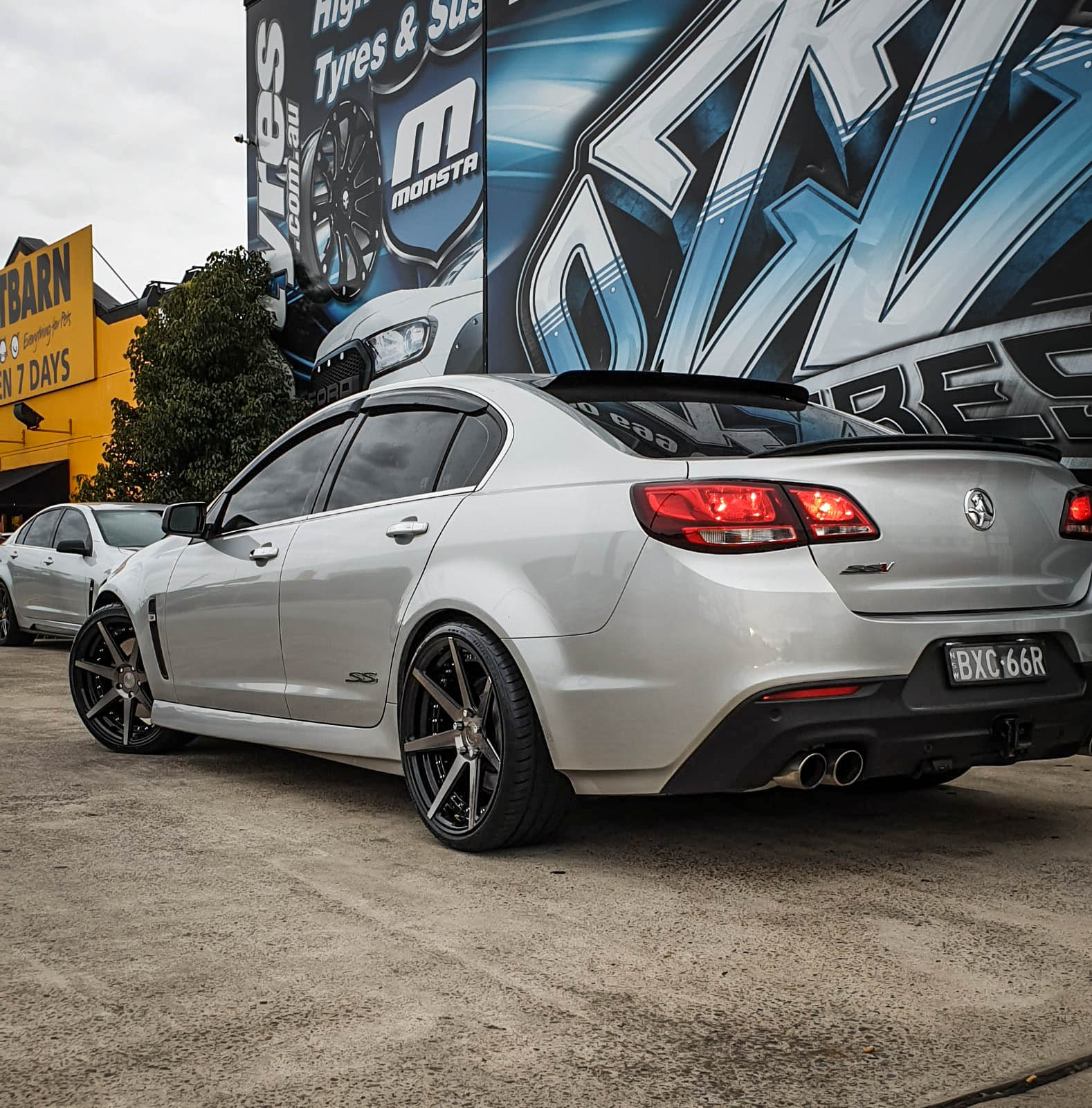 Holden commodore vertini dynasty gloss black dark tint face chrome ...