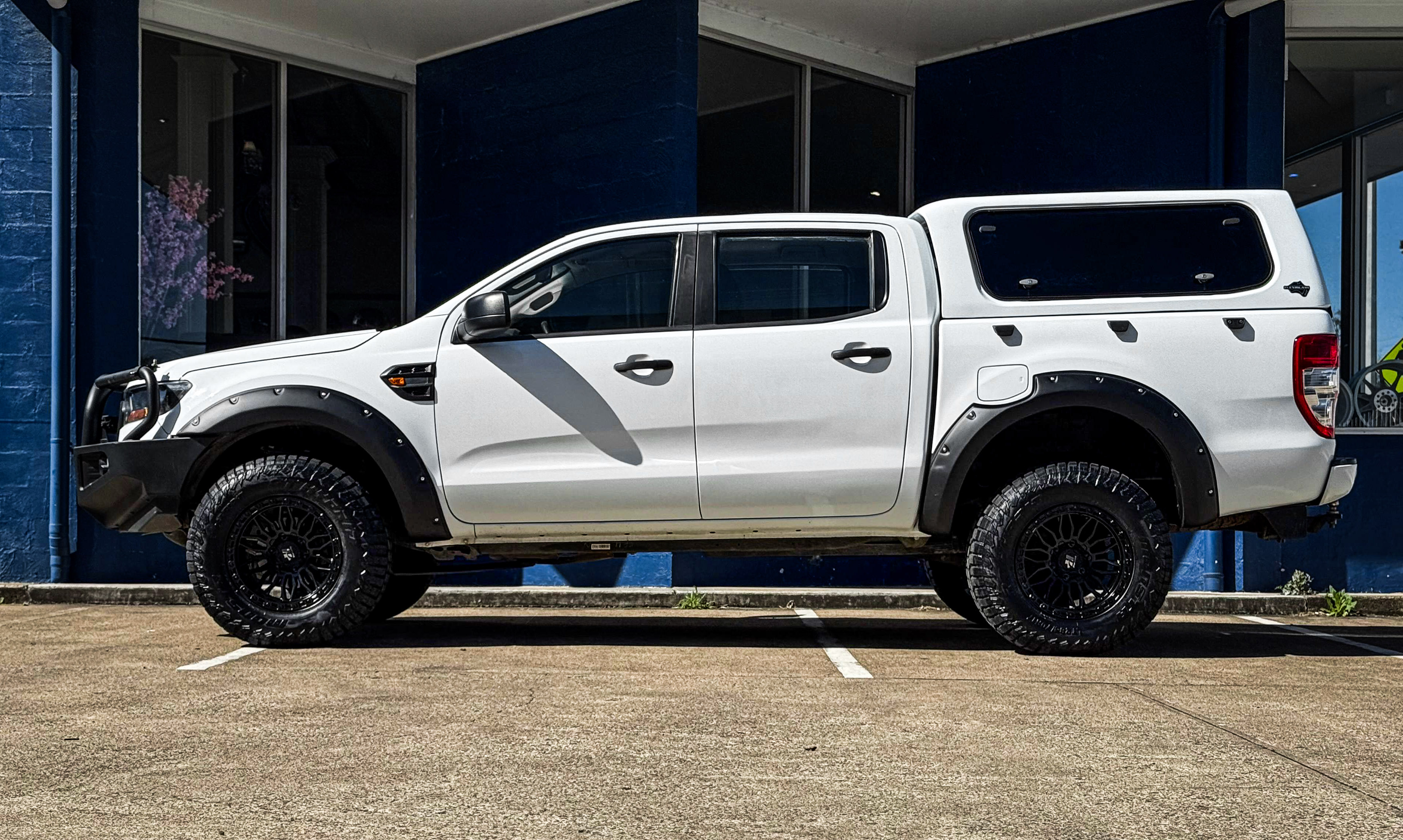 FORD_RANGER_HUSSLA_BULLY_SATIN_BLACK_1_2_3.jpg