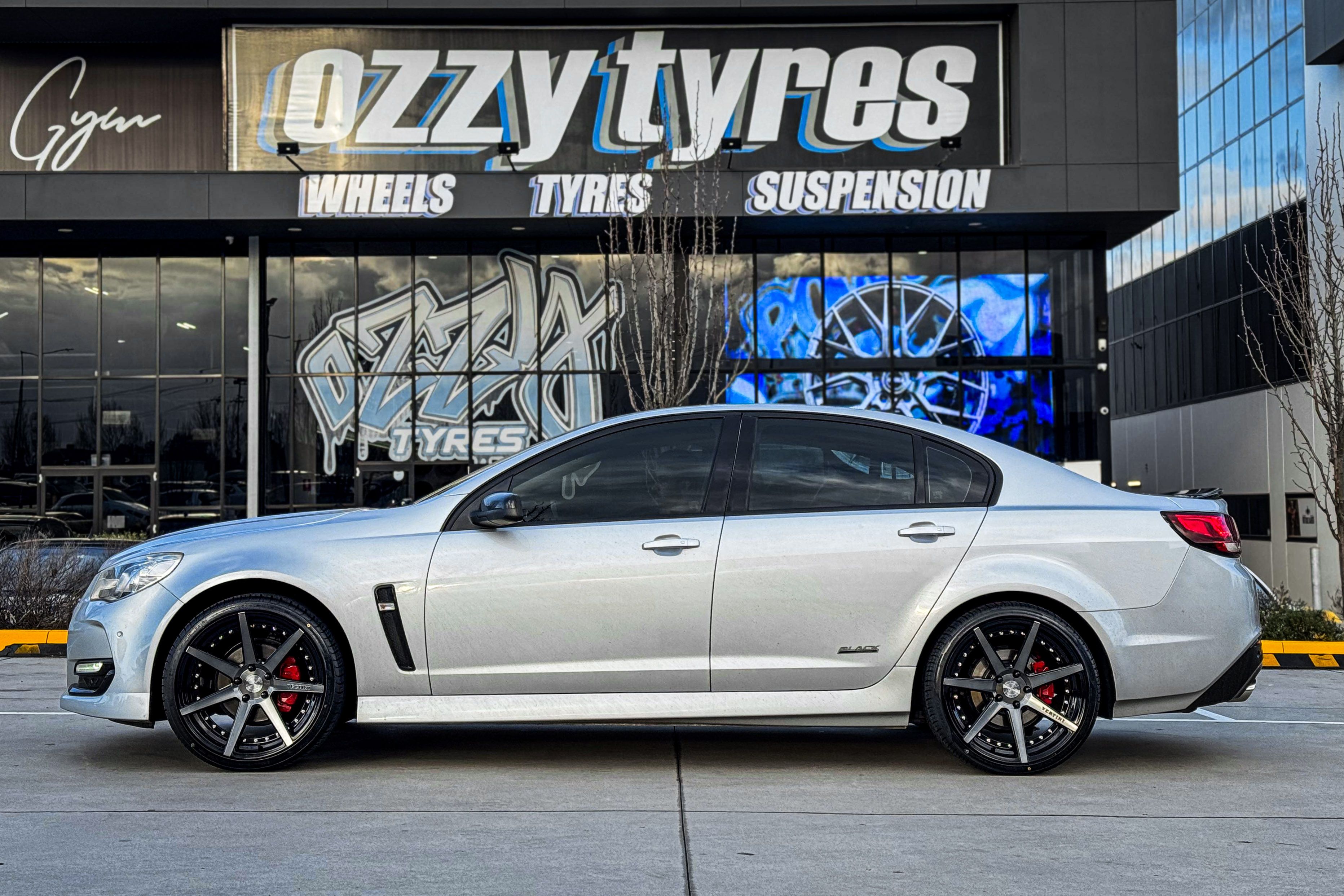 holden commodore vertini dynasty gloss black dark tint face chrome ...