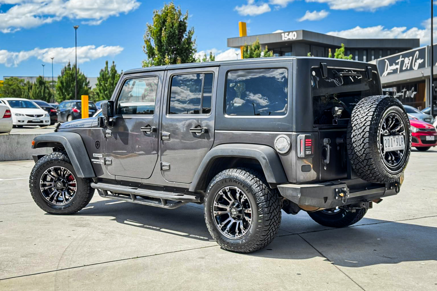 JEEP_WRANGLER_HUSSLA_AMBUSH_GLOSS_BLACK_DARK_TINT_FACE_1.jpg
