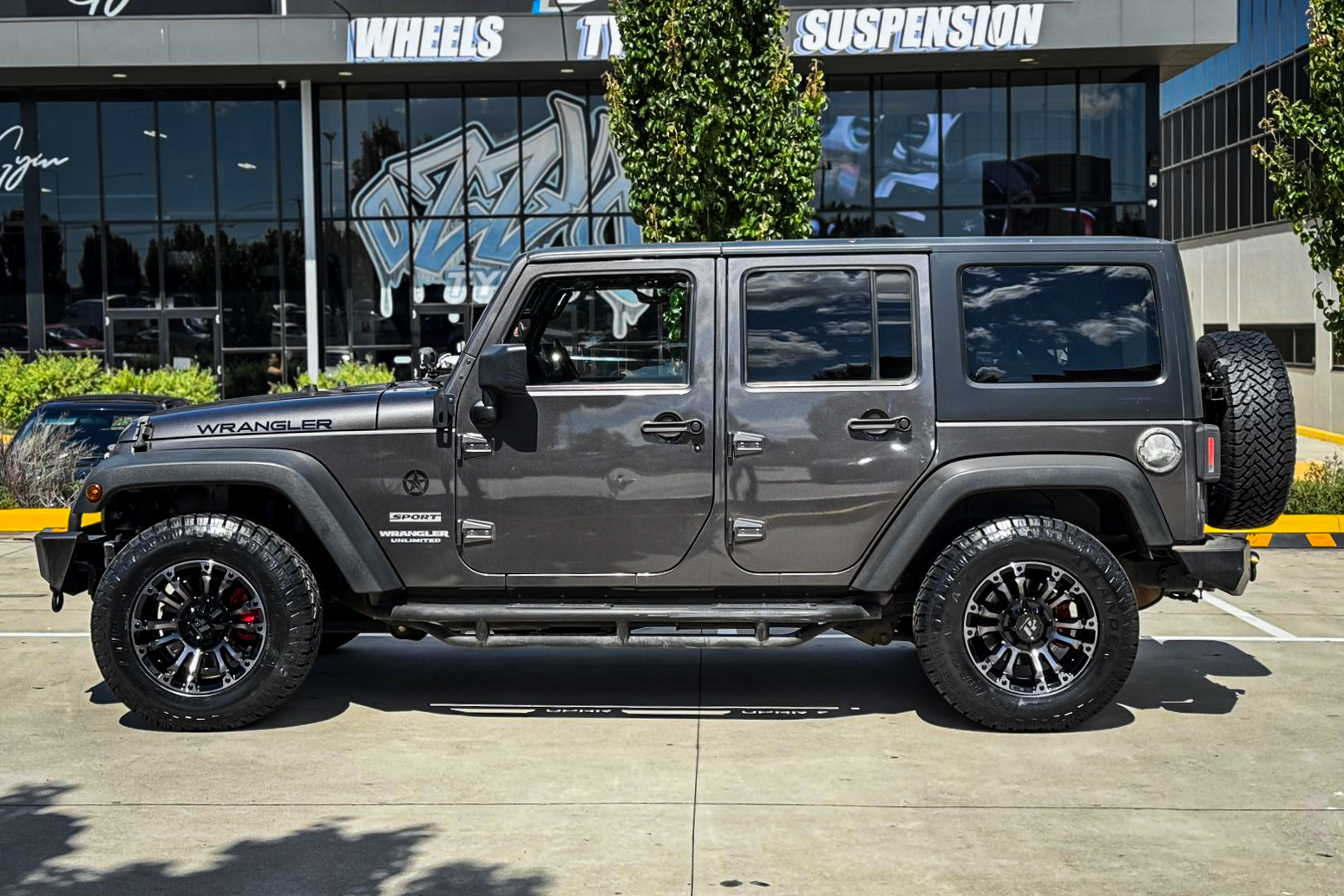 JEEP_WRANGLER_HUSSLA_AMBUSH_GLOSS_BLACK_DARK_TINT_FACE_1_2_3.jpg