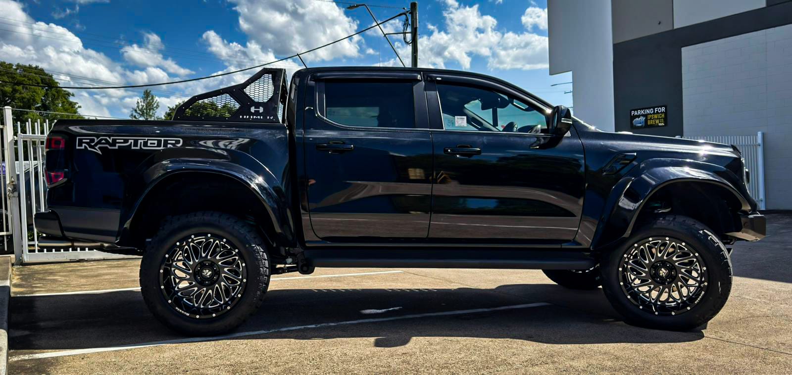 FORD_RANGER_NEXT_GEN_HUSSLA_MAC_10_GLOSS_BLACK.jpg