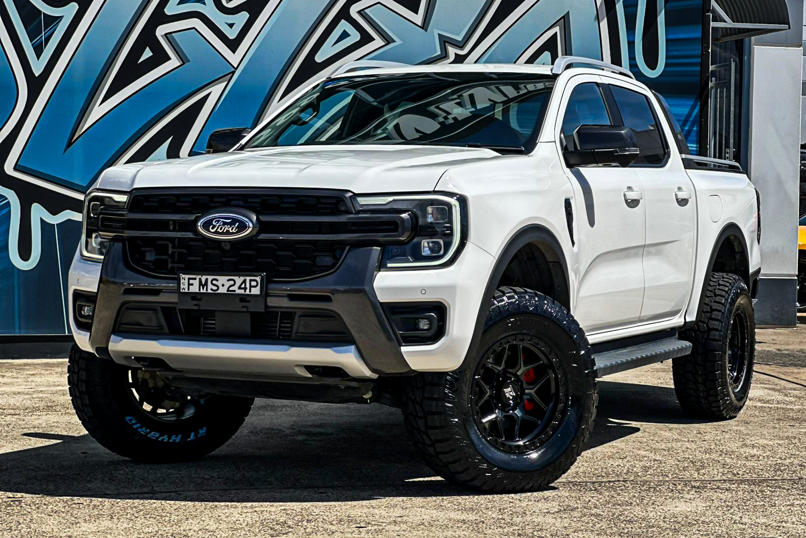 FORD_RANGER_HUSSLA_GENERAL_GLOSS_BLACK_DARK_TINT.jpg